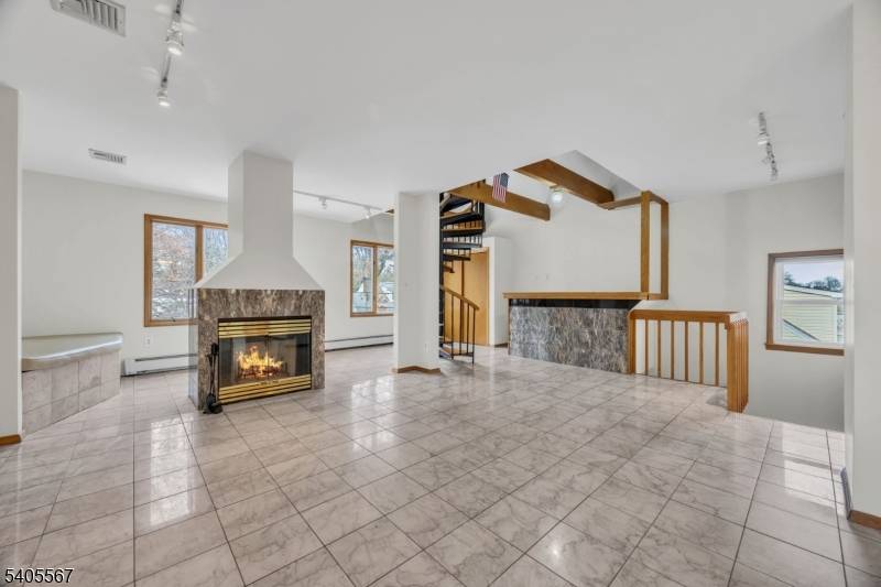 Roselle Park Boro, NJ 07204,128 E Colfax Ave #2