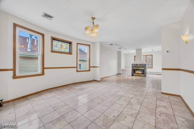 Roselle Park Boro, NJ 07204,128 E Colfax Ave #2