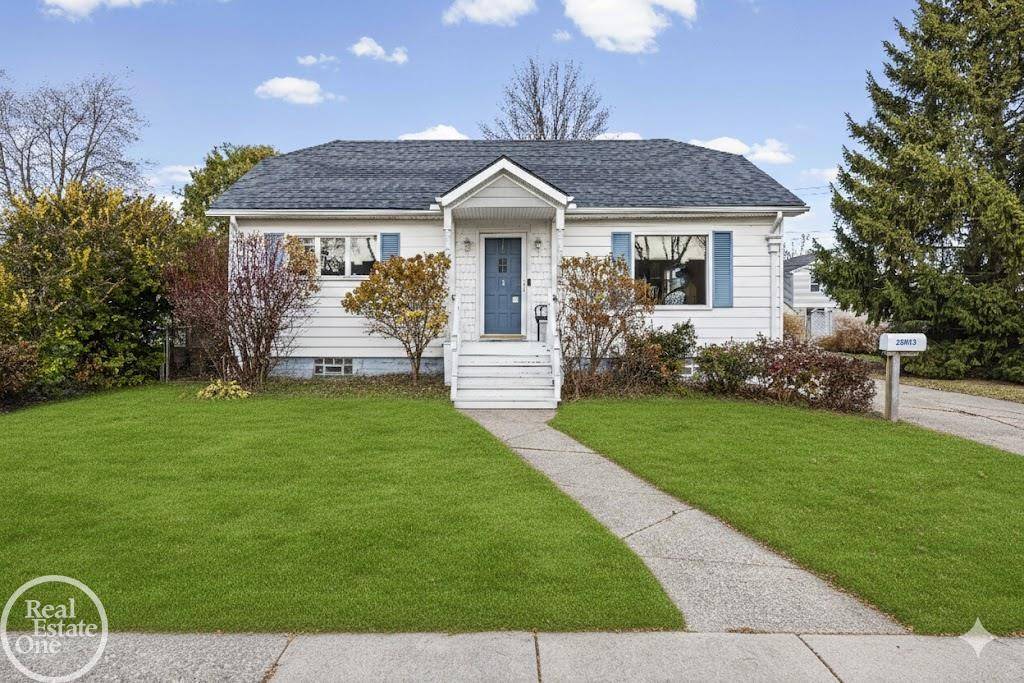 Saint Clair Shores, MI 48082,22915 E 13 MILE RD