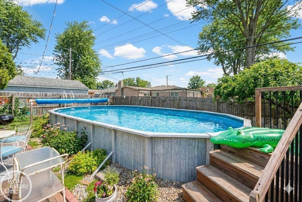 Saint Clair Shores, MI 48082,22915 E 13 MILE RD