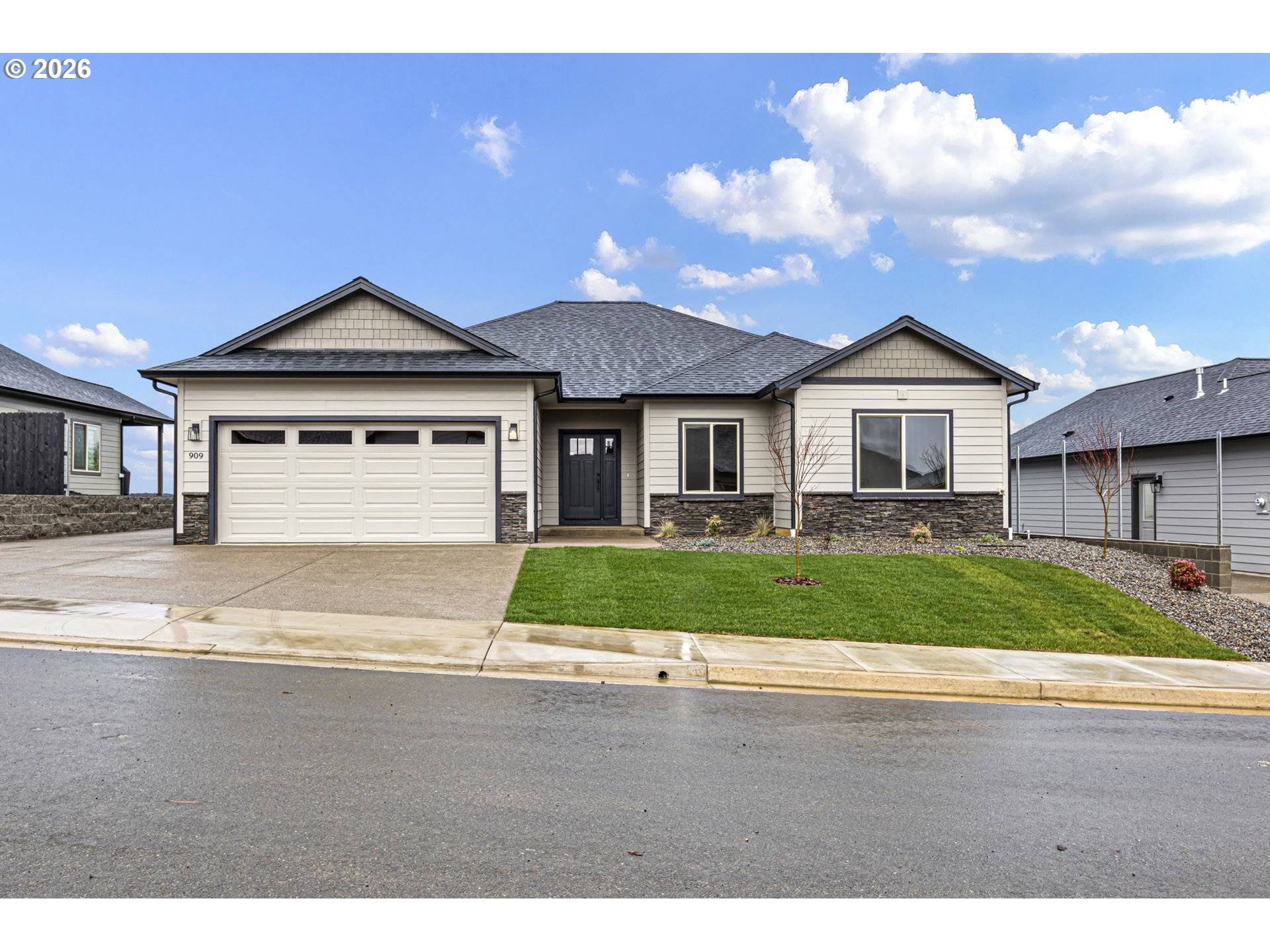 Sutherlin, OR 97479,909 DURHAM AVE