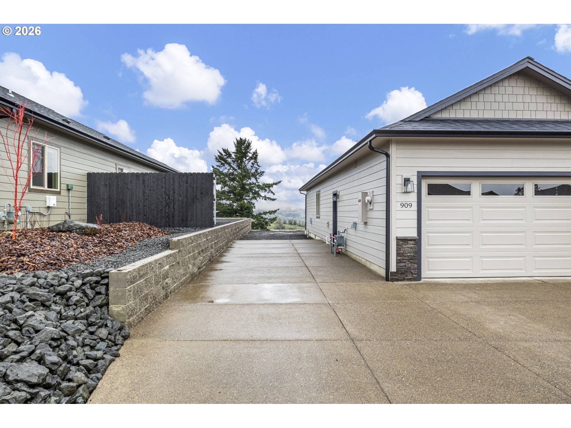 Sutherlin, OR 97479,909 DURHAM AVE