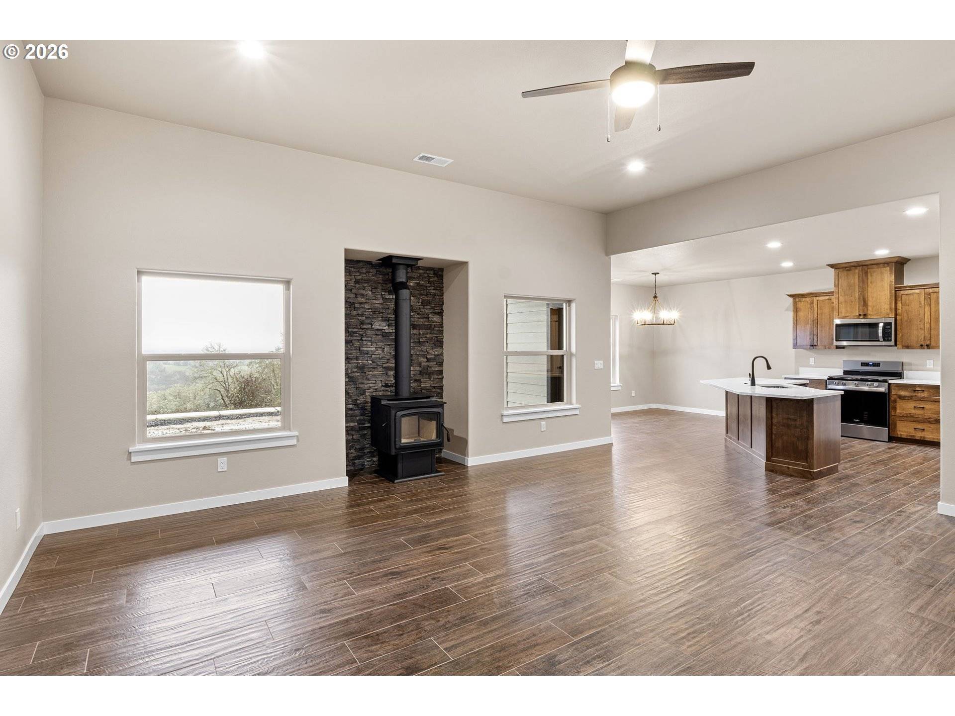 Sutherlin, OR 97479,909 DURHAM AVE