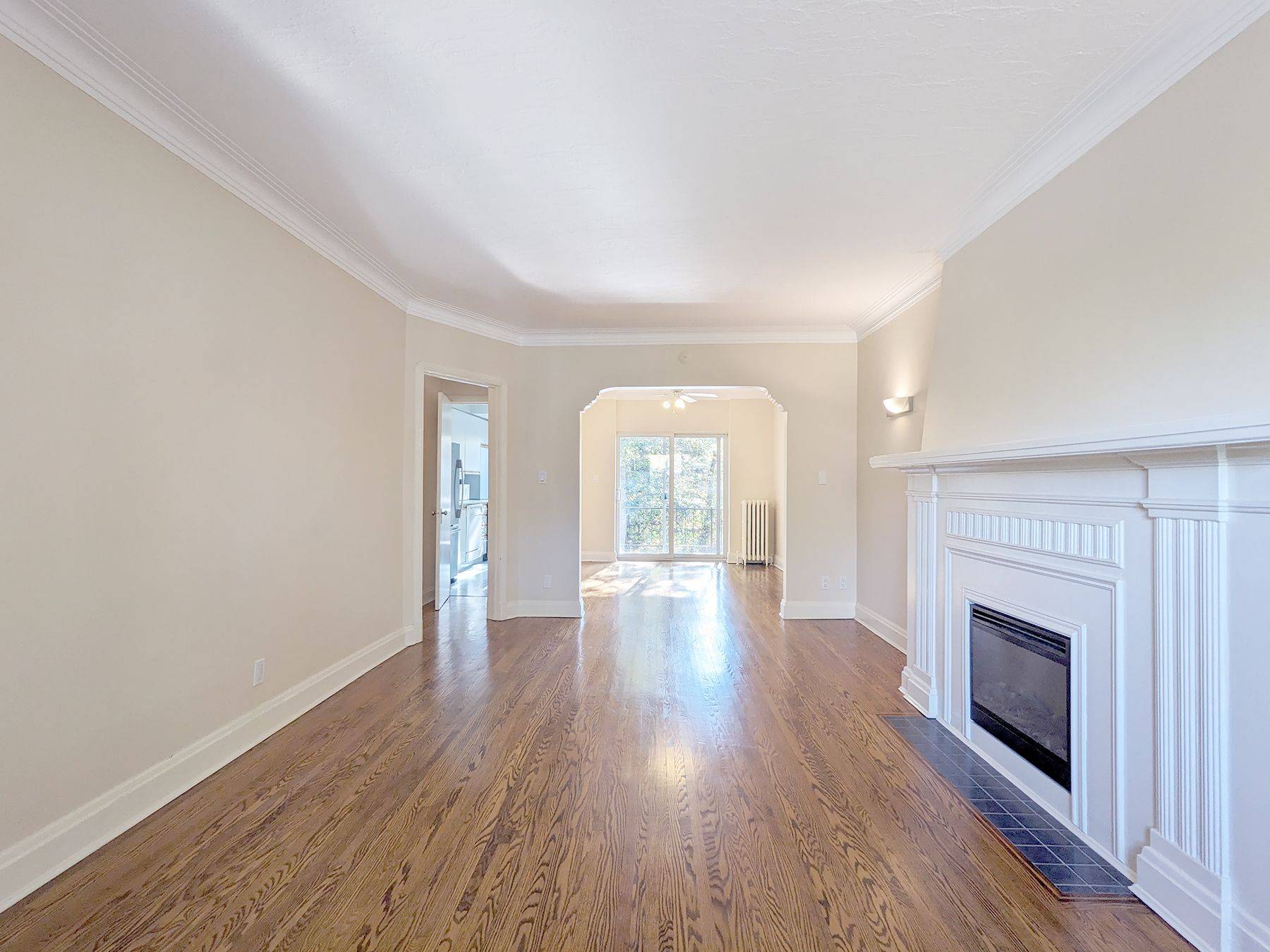 Toronto C04, ON M4R 1R8,95 Chatsworth DR #Upper