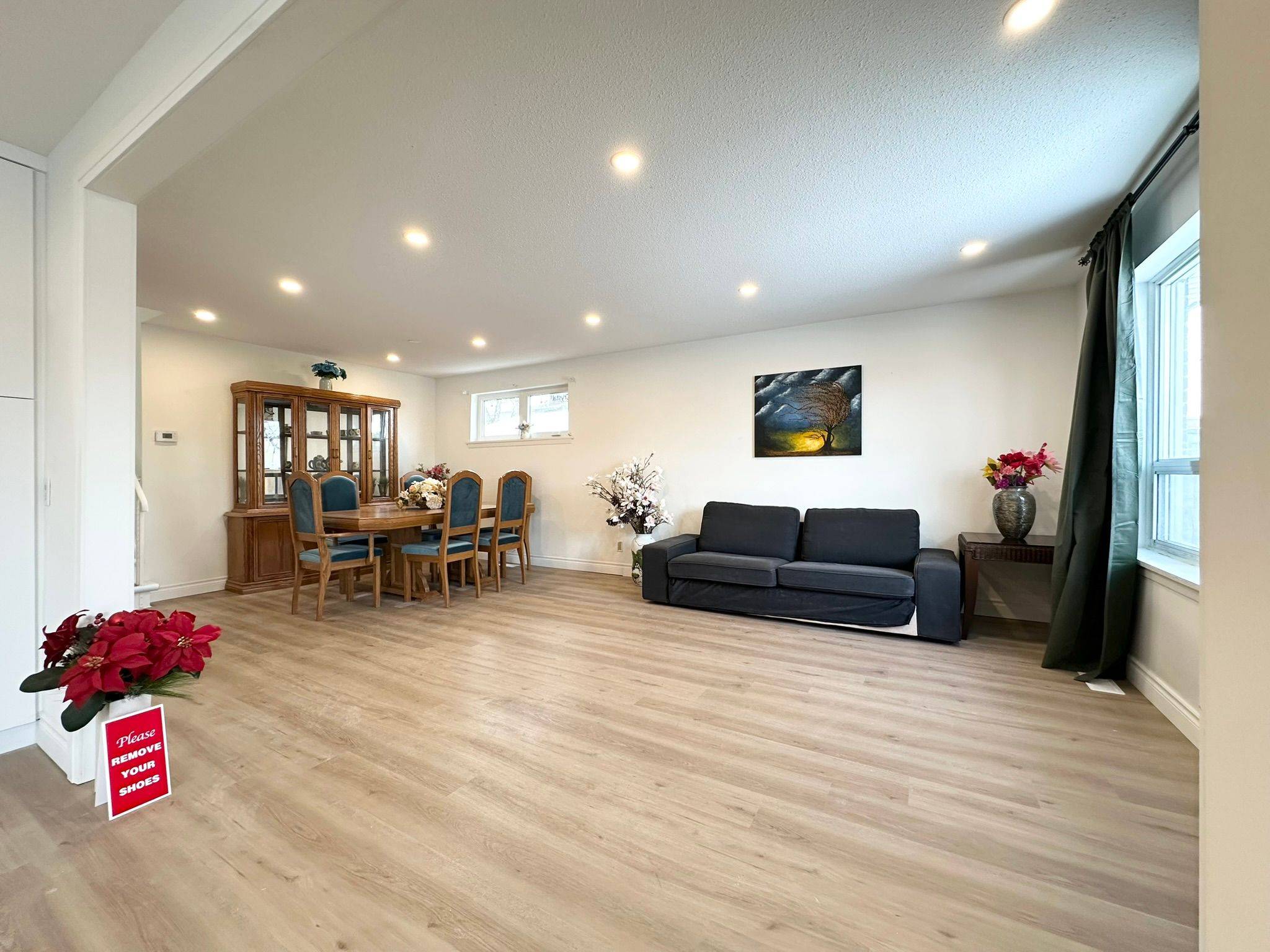 Toronto C15, ON M2J 2G8,15 Nymark AVE #Main