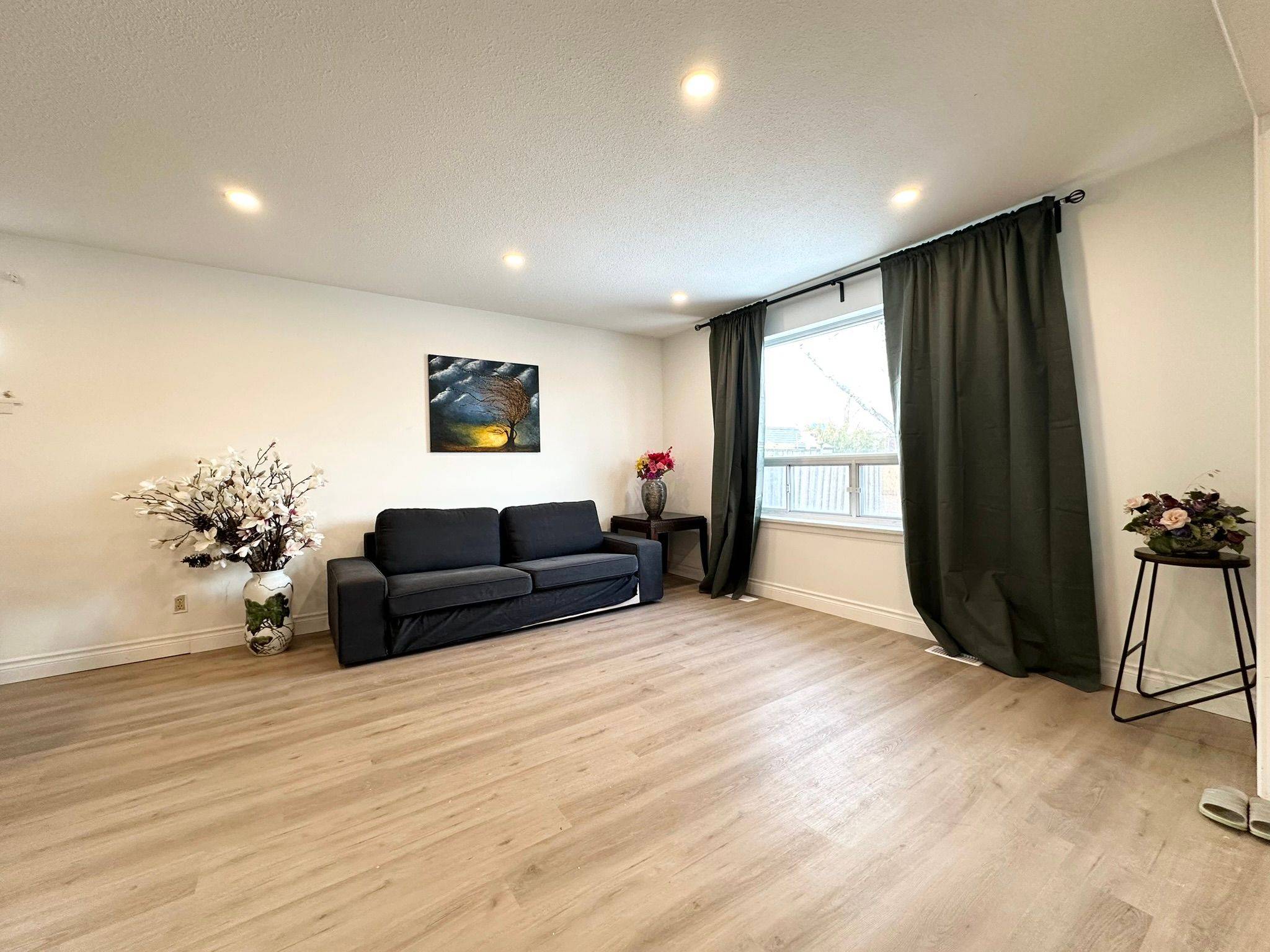 Toronto C15, ON M2J 2G8,15 Nymark AVE #Main