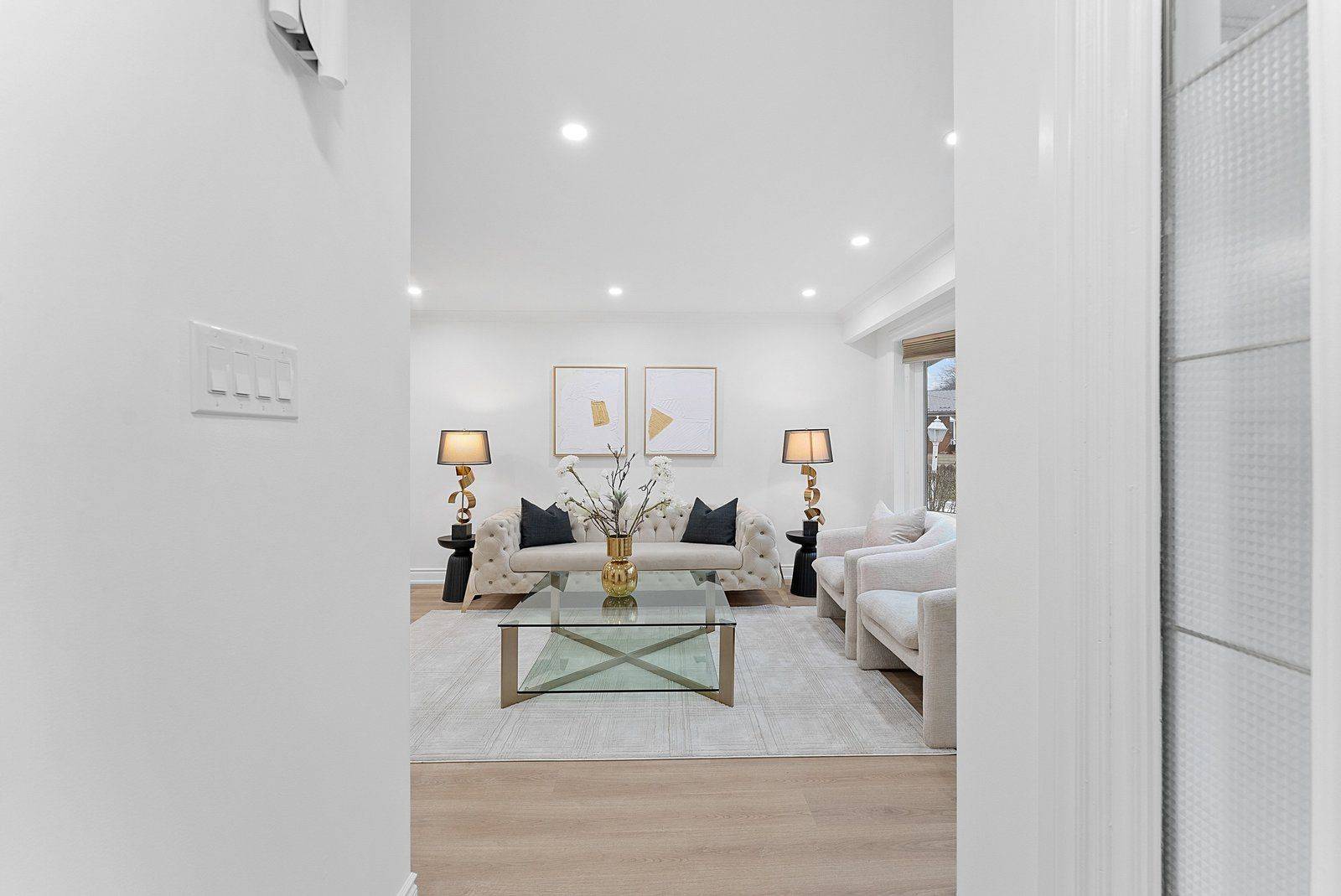 Toronto C13, ON M3A 2G2,22 Marbury CRES