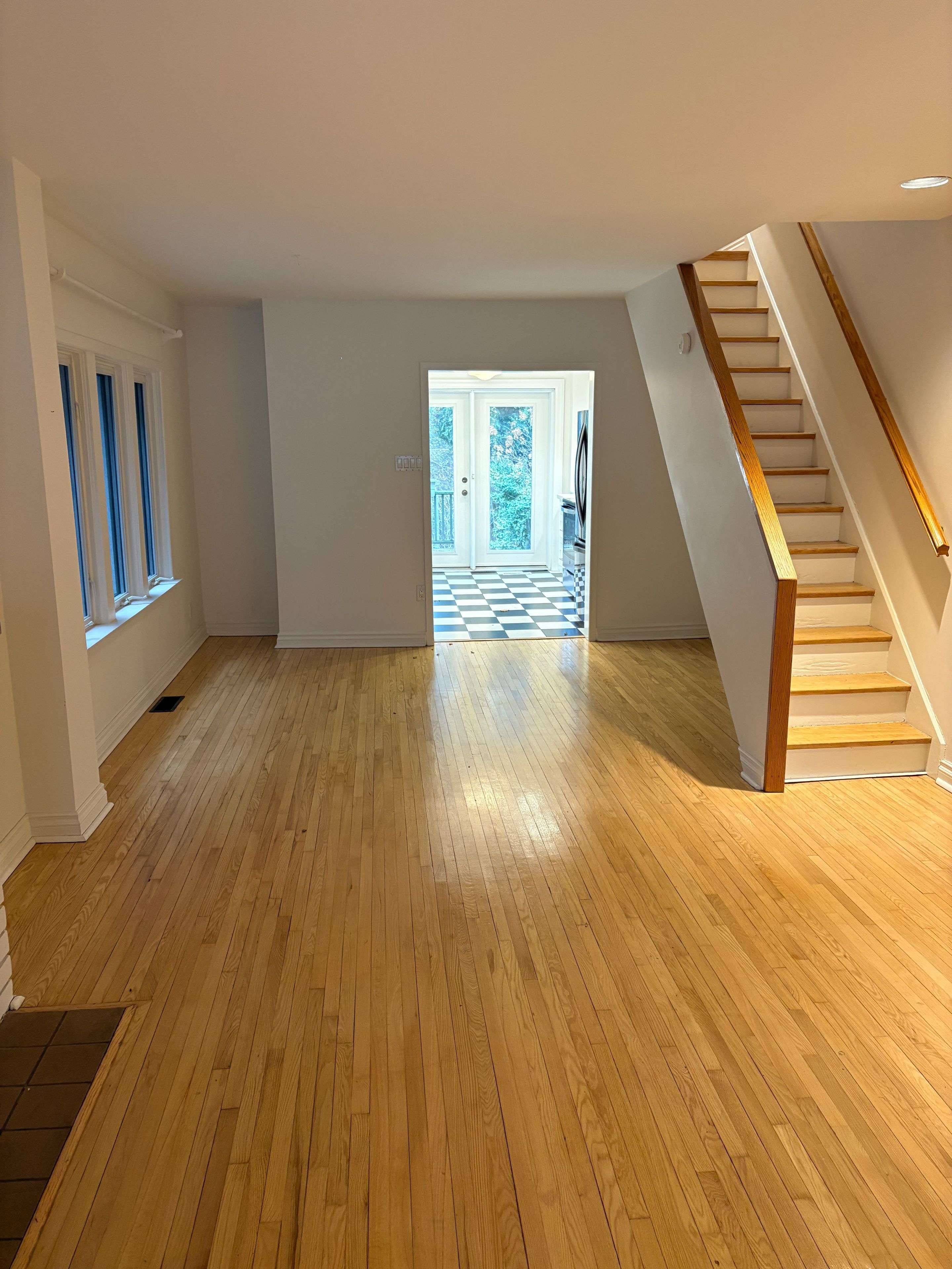 Toronto C03, ON M4R 1X7,18 Henning AVE