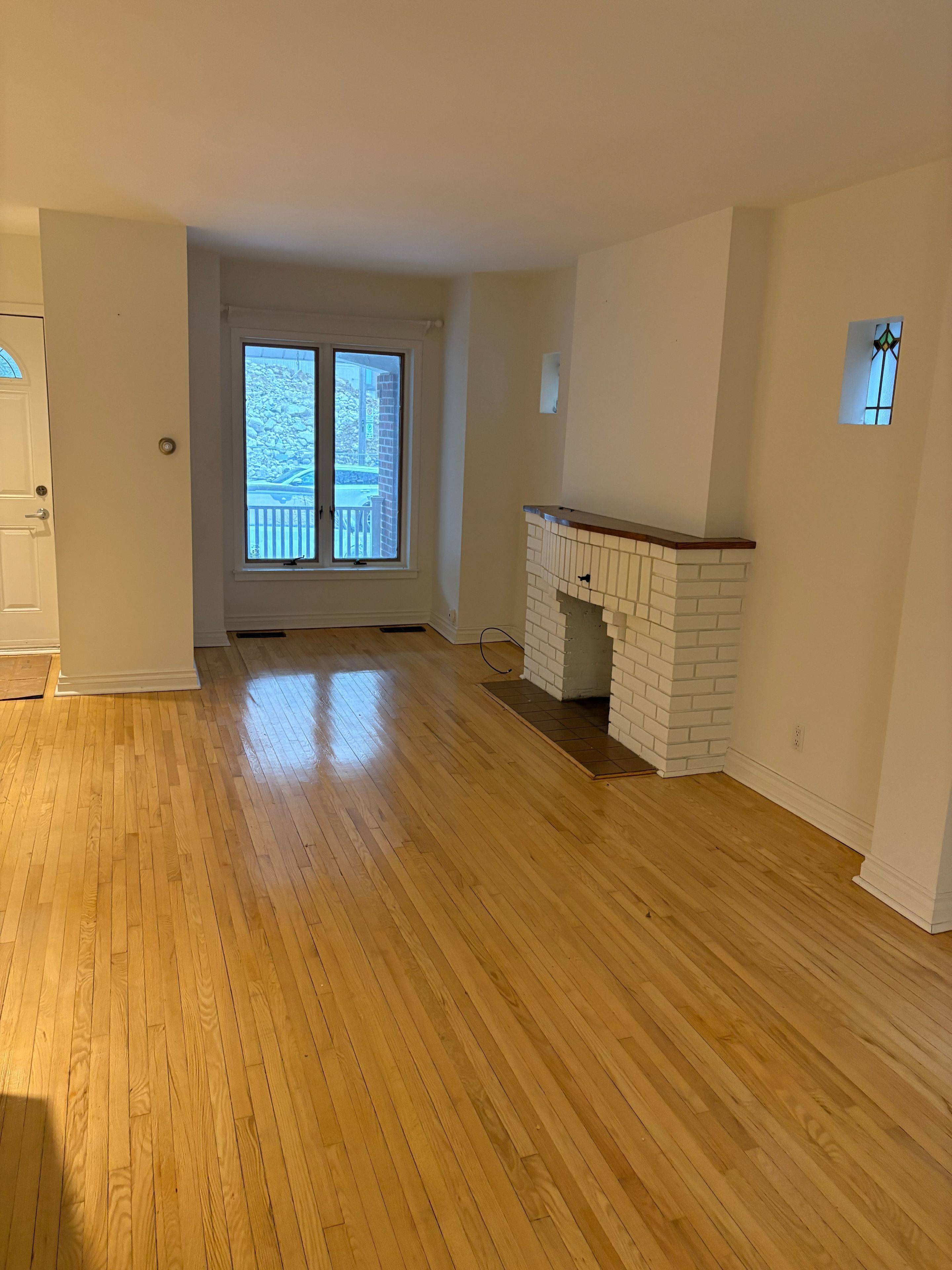 Toronto C03, ON M4R 1X7,18 Henning AVE