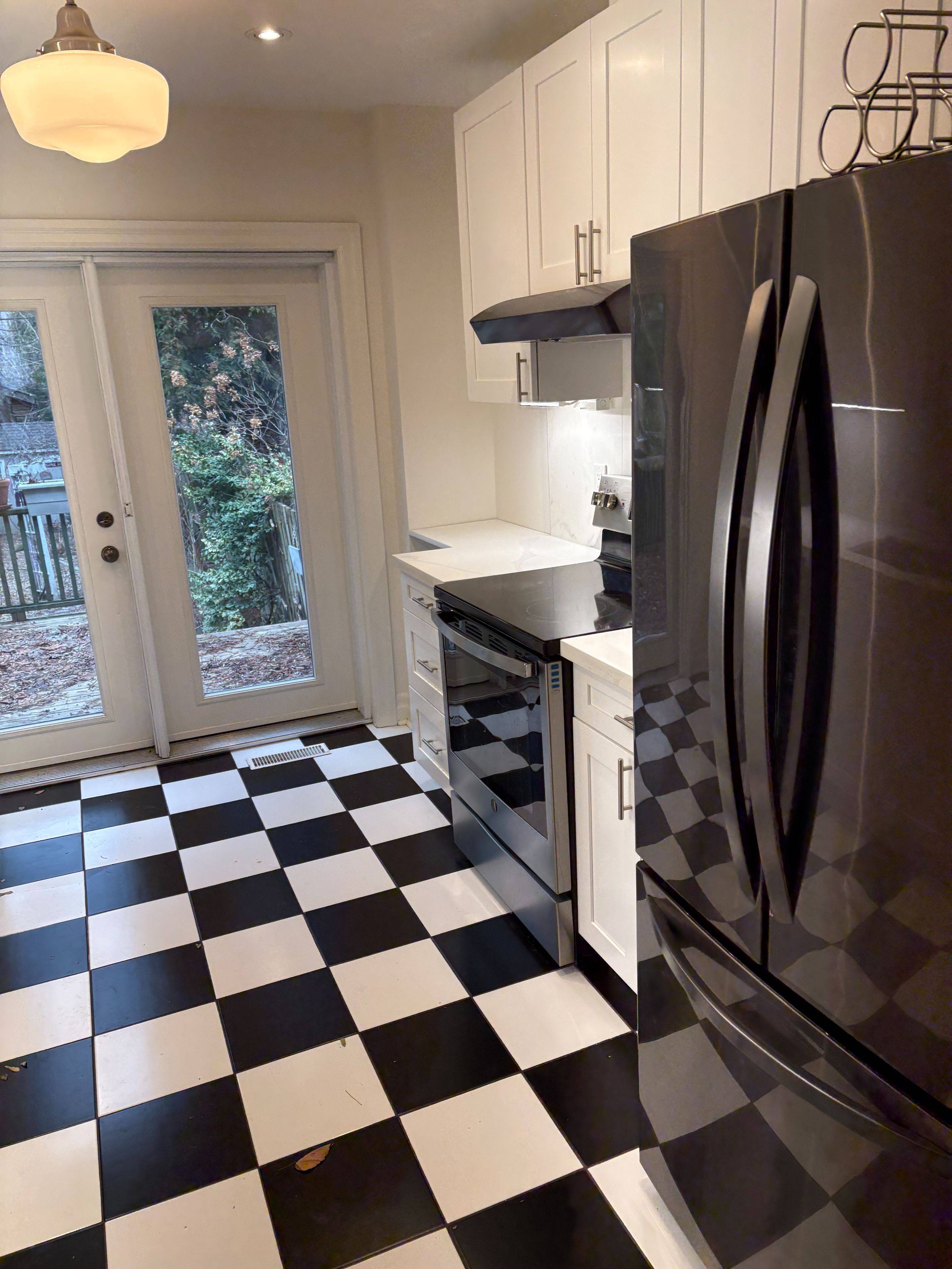 Toronto C03, ON M4R 1X7,18 Henning AVE