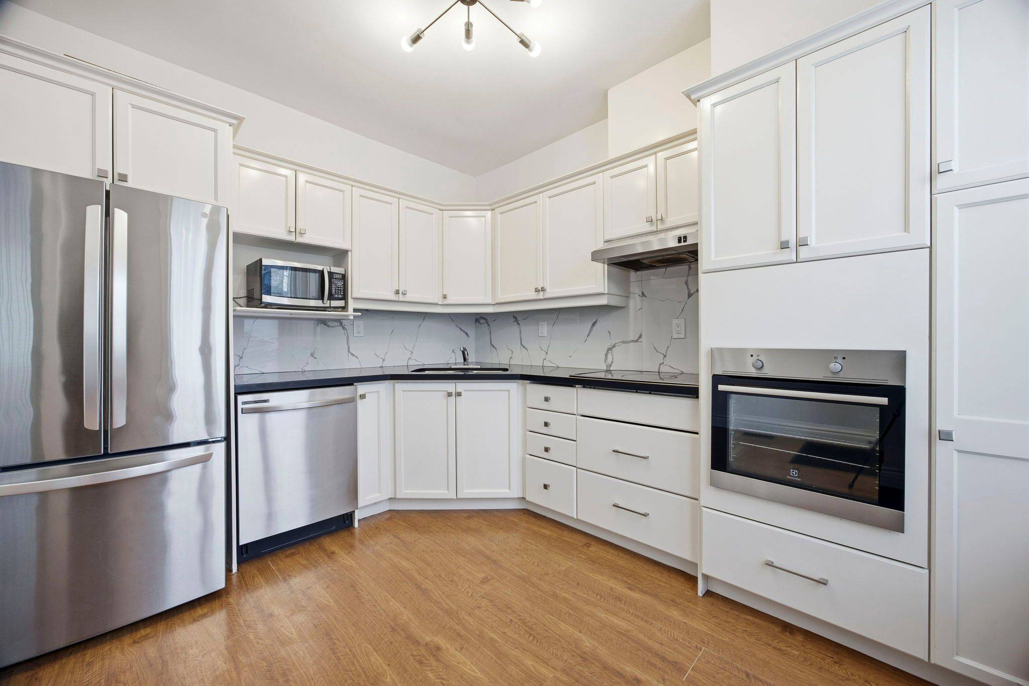 Toronto E01, ON M4K 3B9,589 Logan AVE