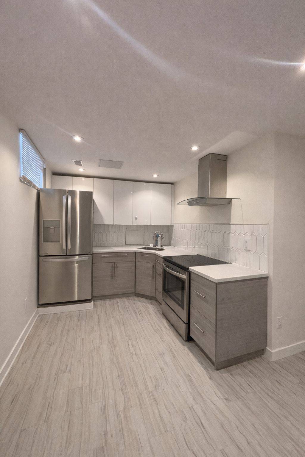 Toronto E03, ON M4C 2X4,19 Savoy AVE