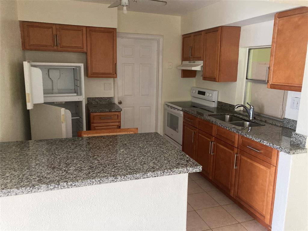 Sunrise, FL 33313,6827 NW 30th St