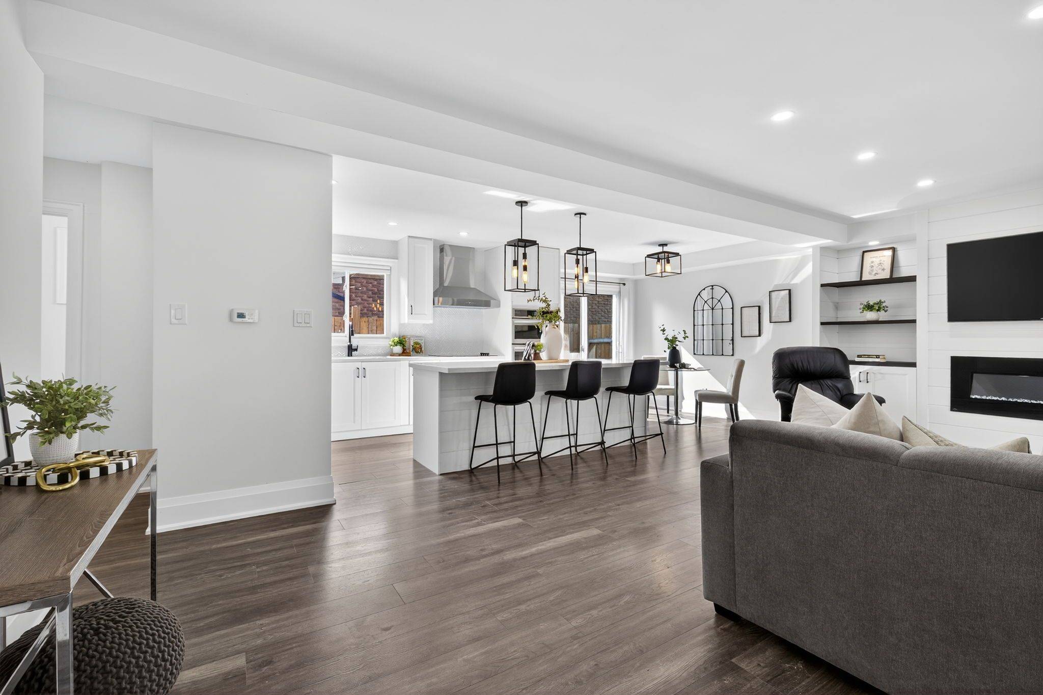 New Tecumseth, ON L9R 1E1,179 Tupper ST W