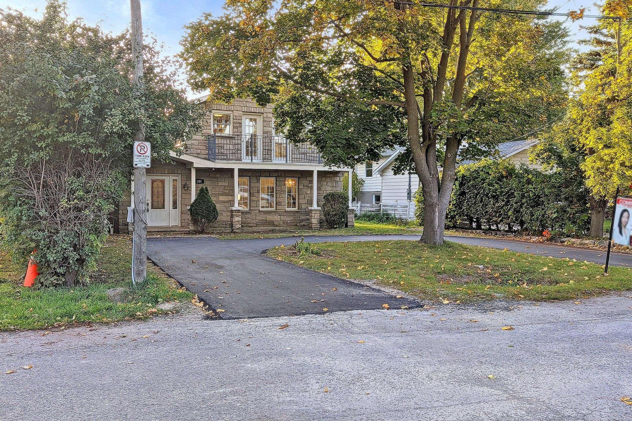 Richmond Hill, ON L4E 3C6,180 Olde Bayview AVE