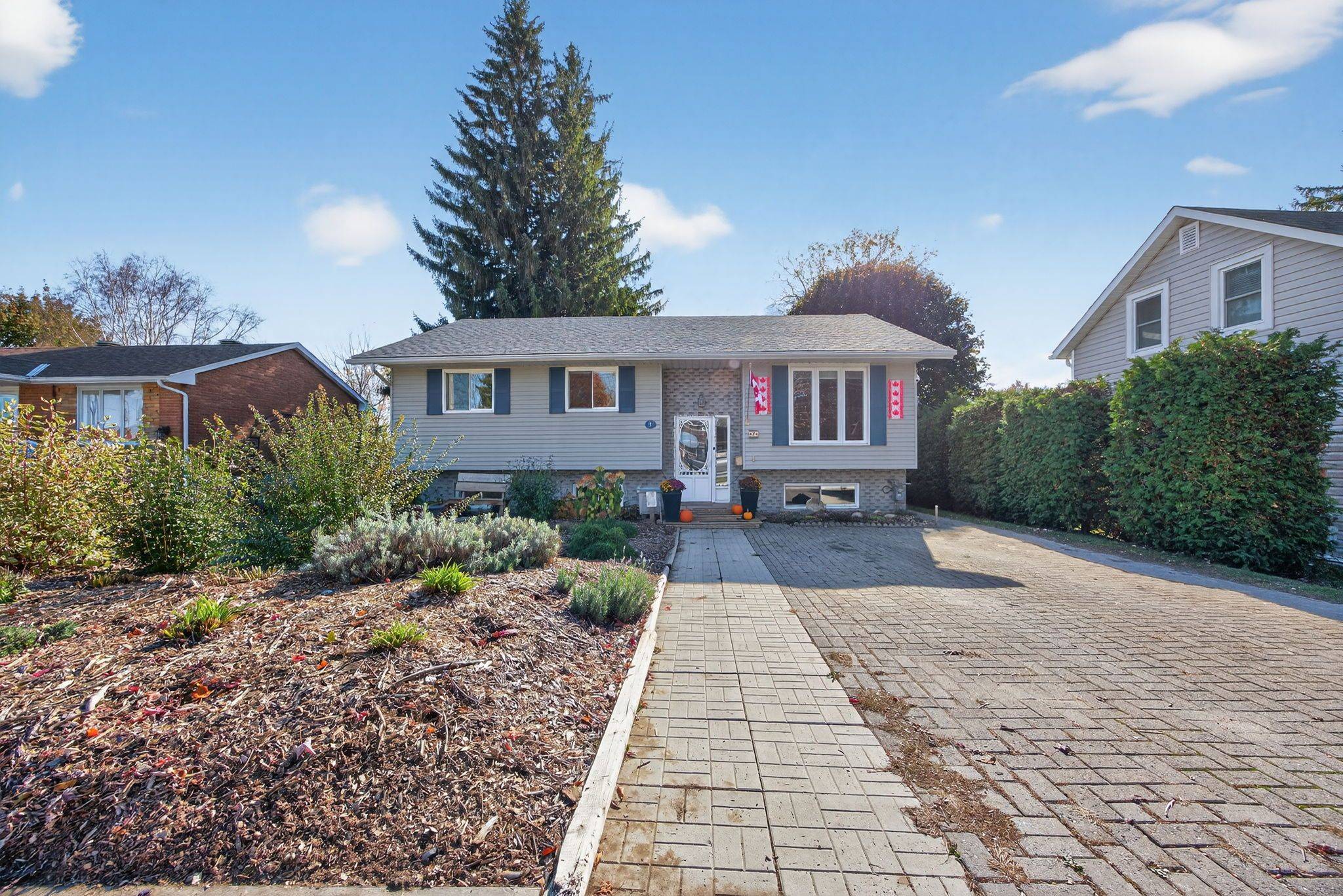 Clearview, ON L0M 1P0,7 Batteaux RD