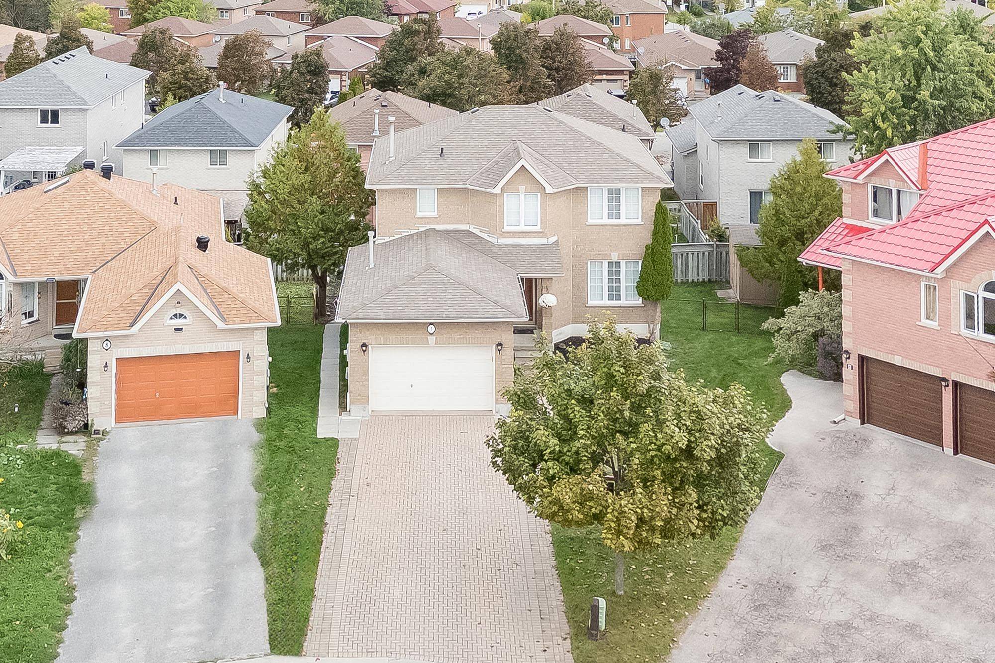 Barrie, ON L4N 9N3,7 Round Leaf CT