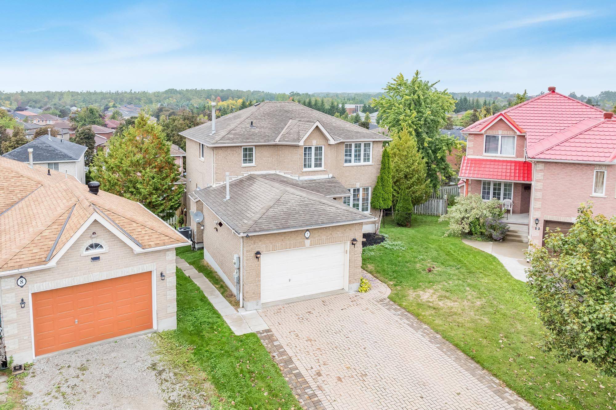 Barrie, ON L4N 9N3,7 Round Leaf CT