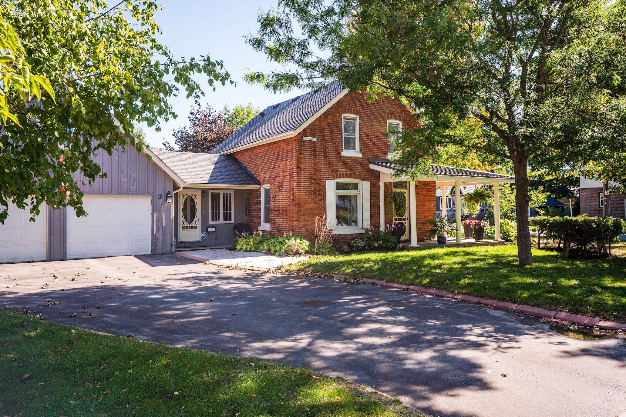 Barrie, ON L4N 1Z3,17 Frances ST N