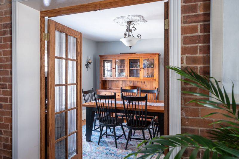 Barrie, ON L4N 1Z3,17 Frances ST N