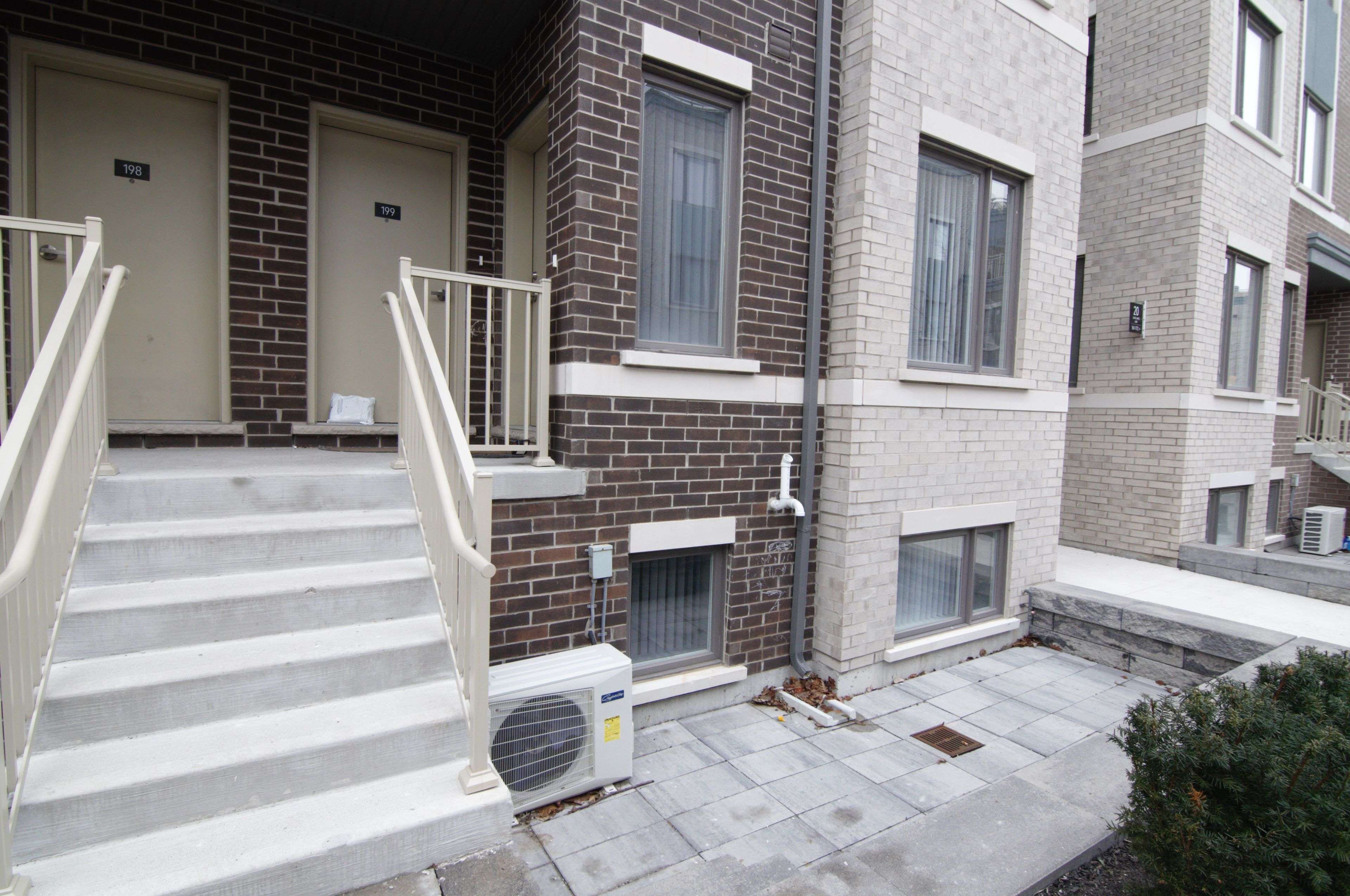 Toronto W06, ON M8V 0J6,10 LLOYD JANES LN #TH 200