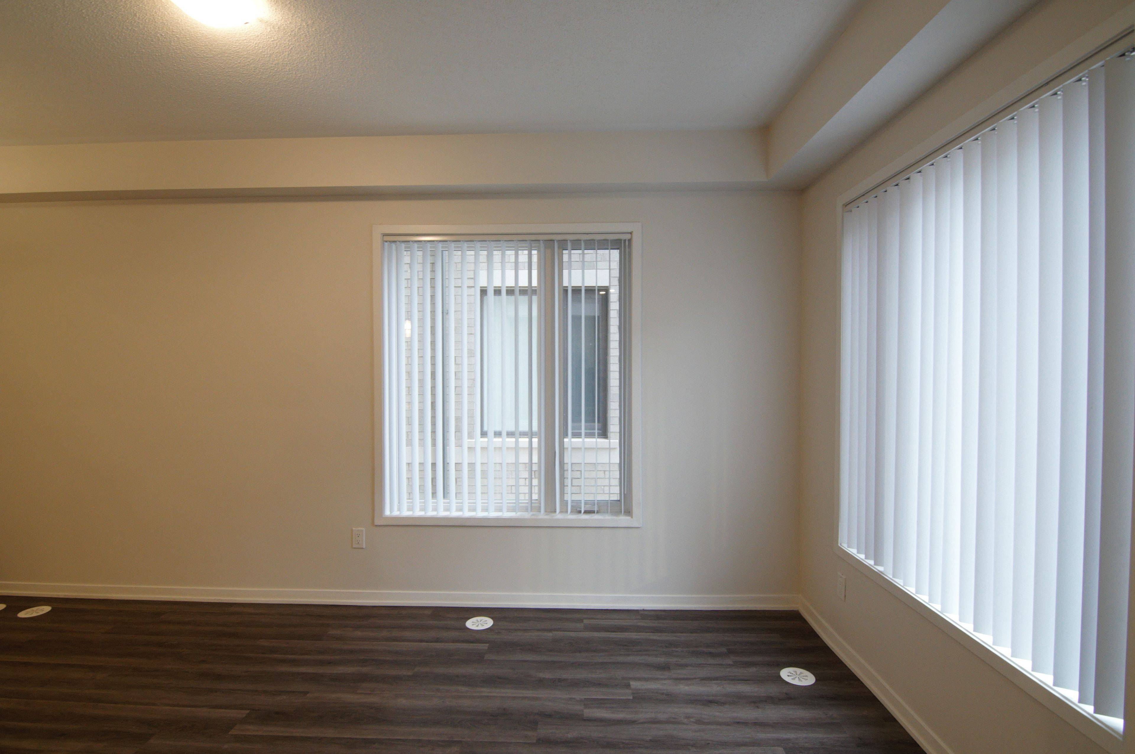 Toronto W06, ON M8V 0J6,10 LLOYD JANES LN #TH 200