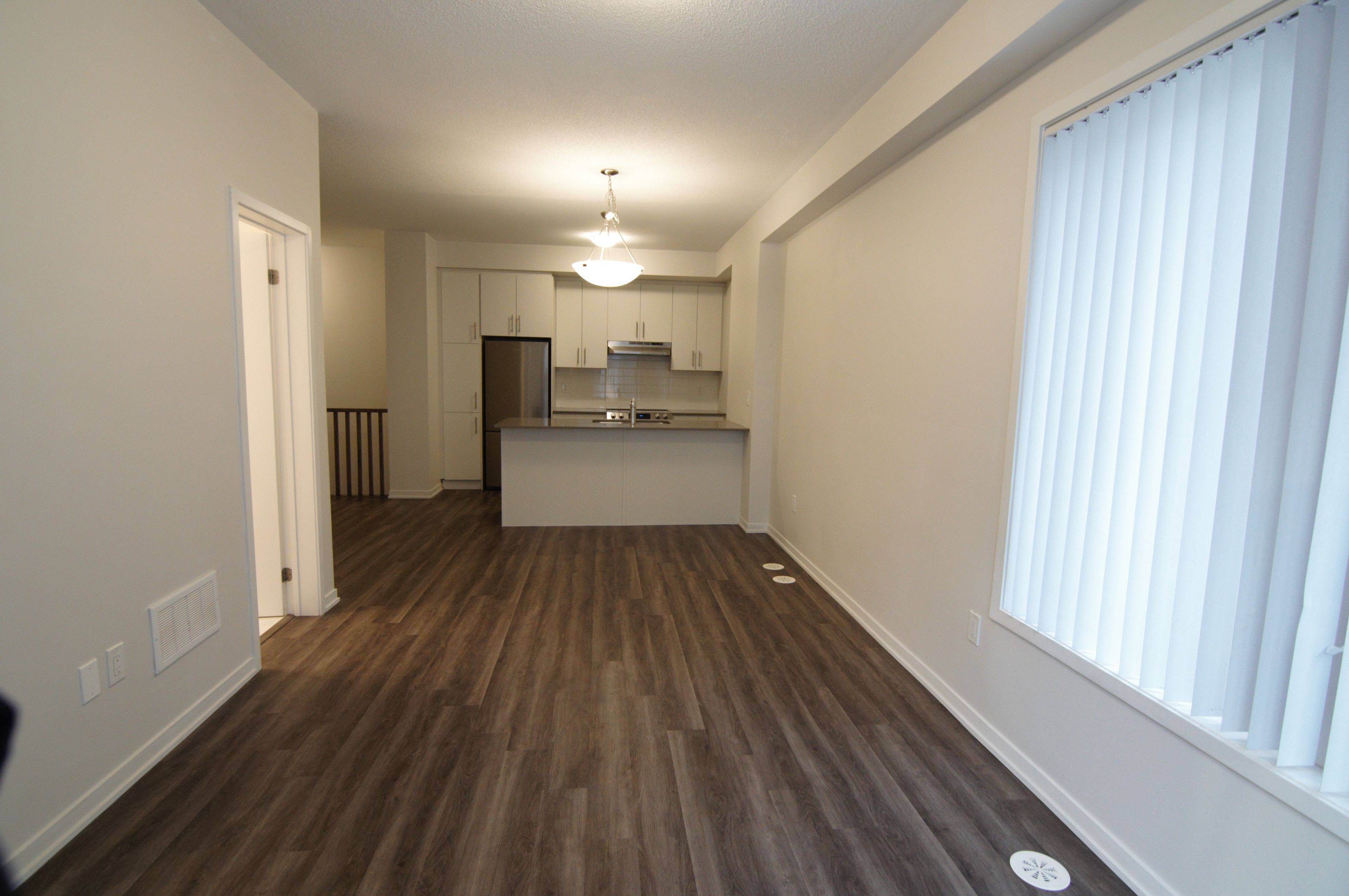 Toronto W06, ON M8V 0J6,10 LLOYD JANES LN #TH 200