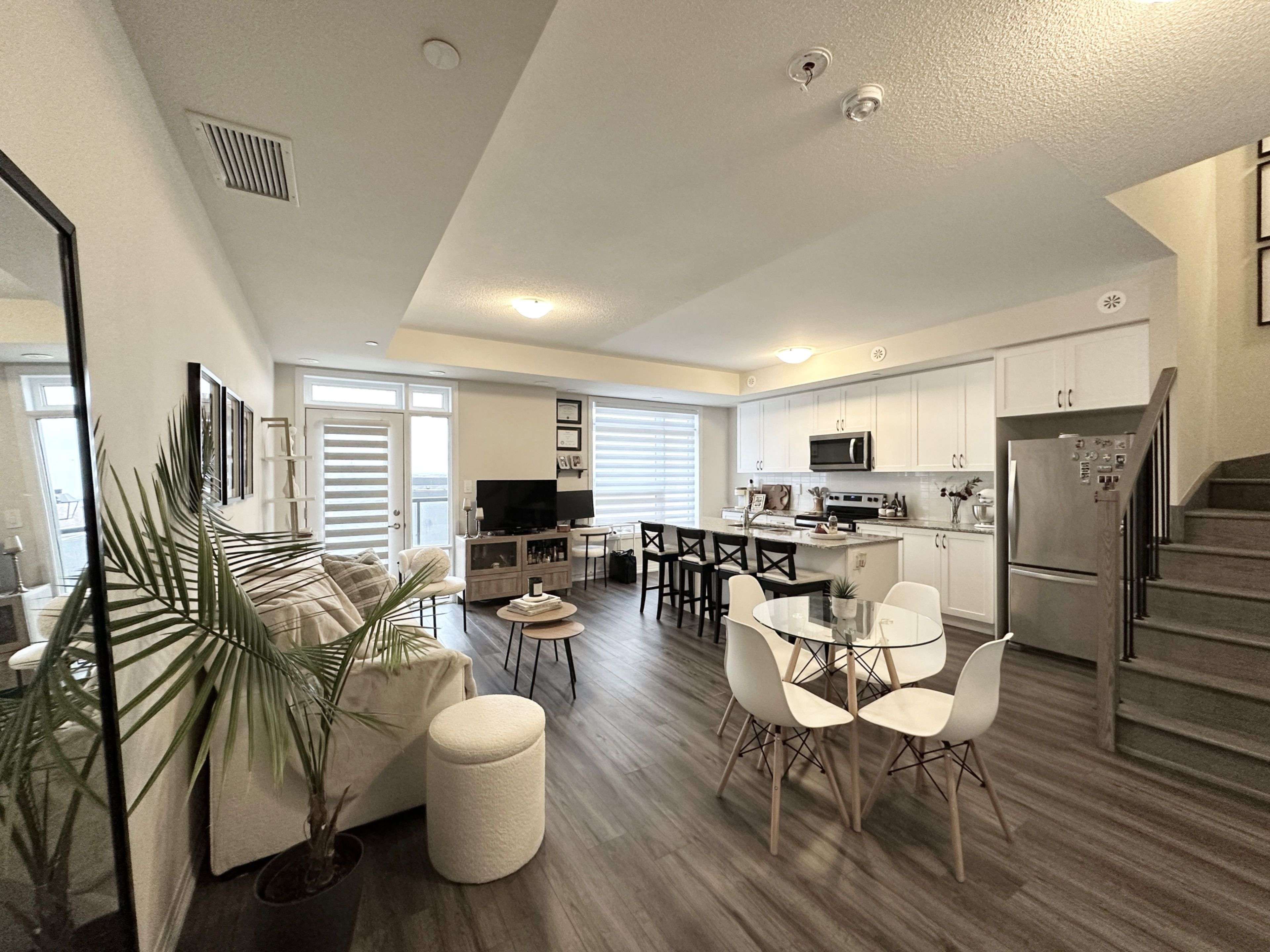 Milton, ON L9E 1N4,1589 Rose WAY #104