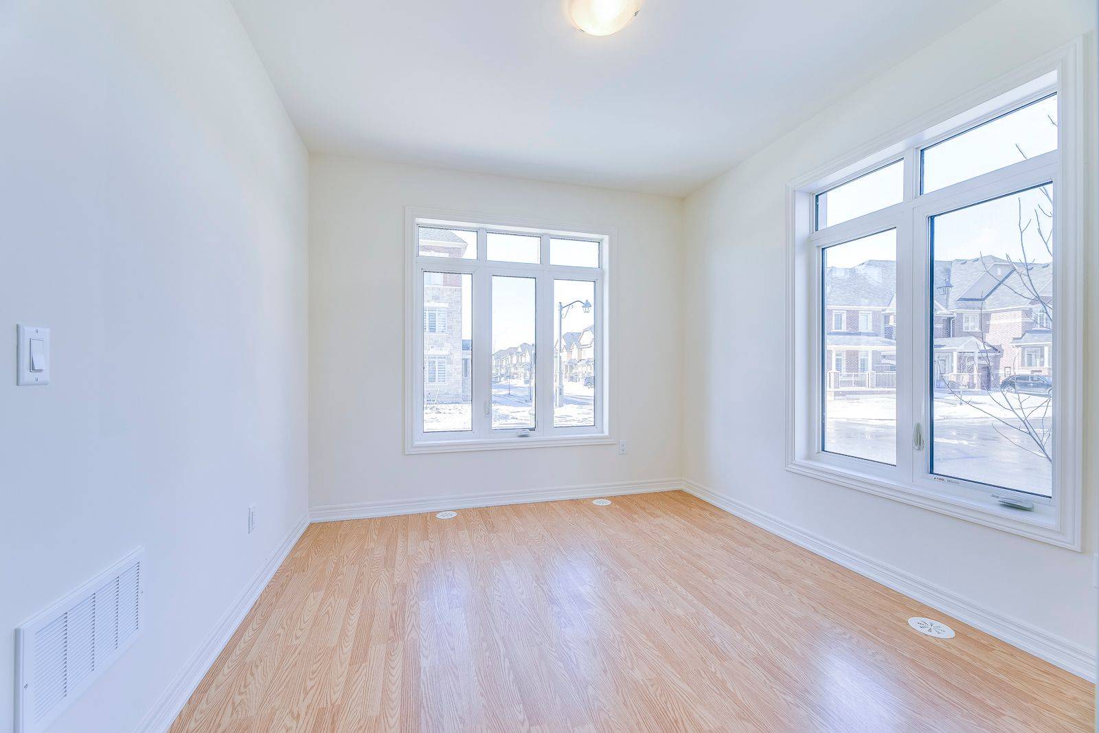 Oakville, ON L6H 3P5,454 Silver Maple RD