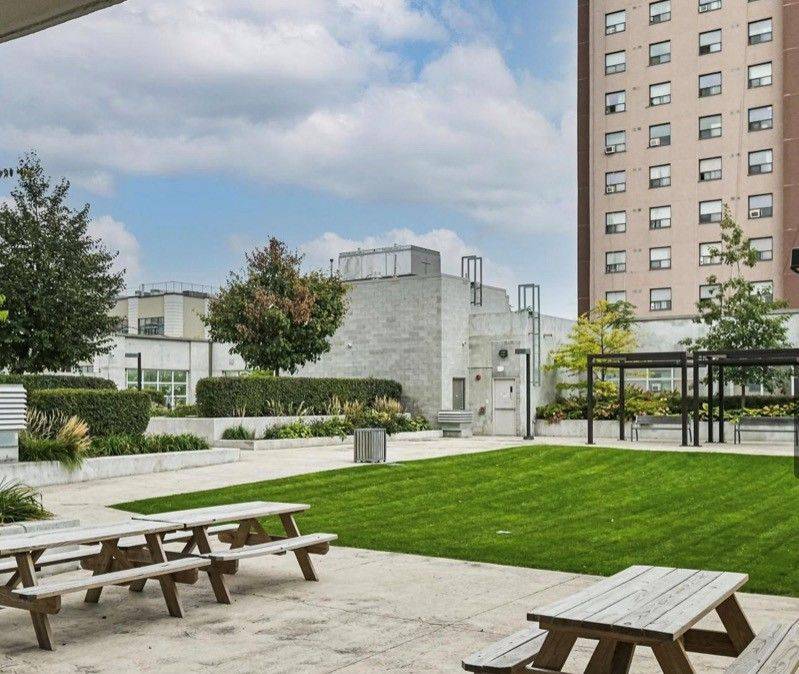 Toronto W02, ON M6H 2B1,1410 Dupont ST #707