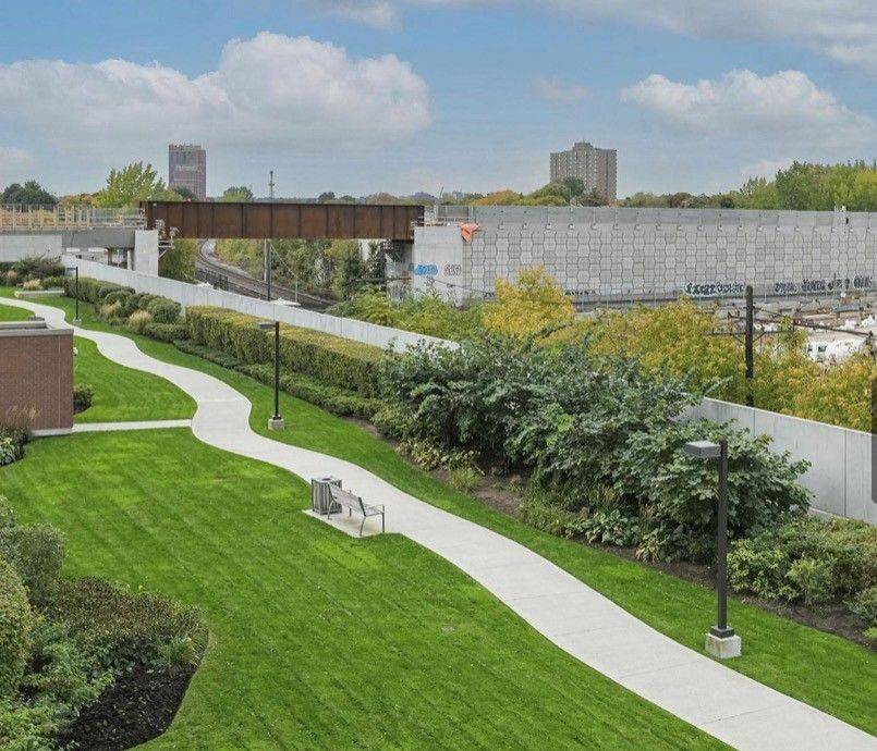 Toronto W02, ON M6H 2B1,1410 Dupont ST #707