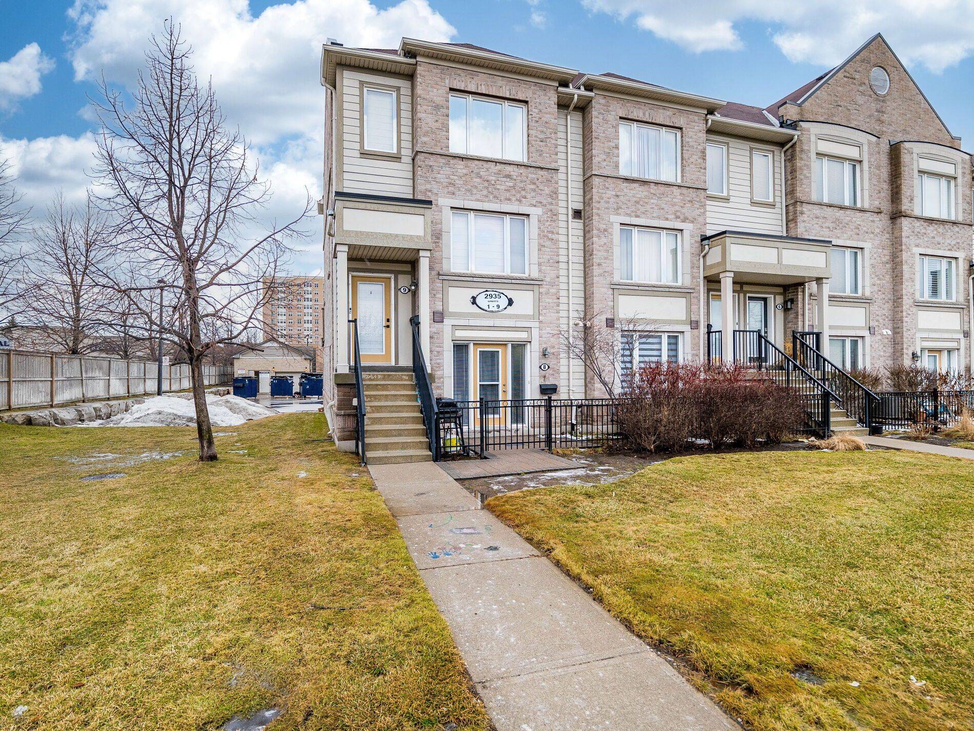 Mississauga, ON L5M 0S3,2935 Hazelton PL #8