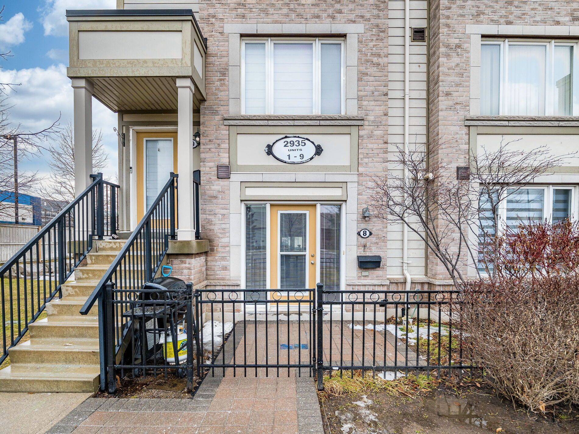 Mississauga, ON L5M 0S3,2935 Hazelton PL #8