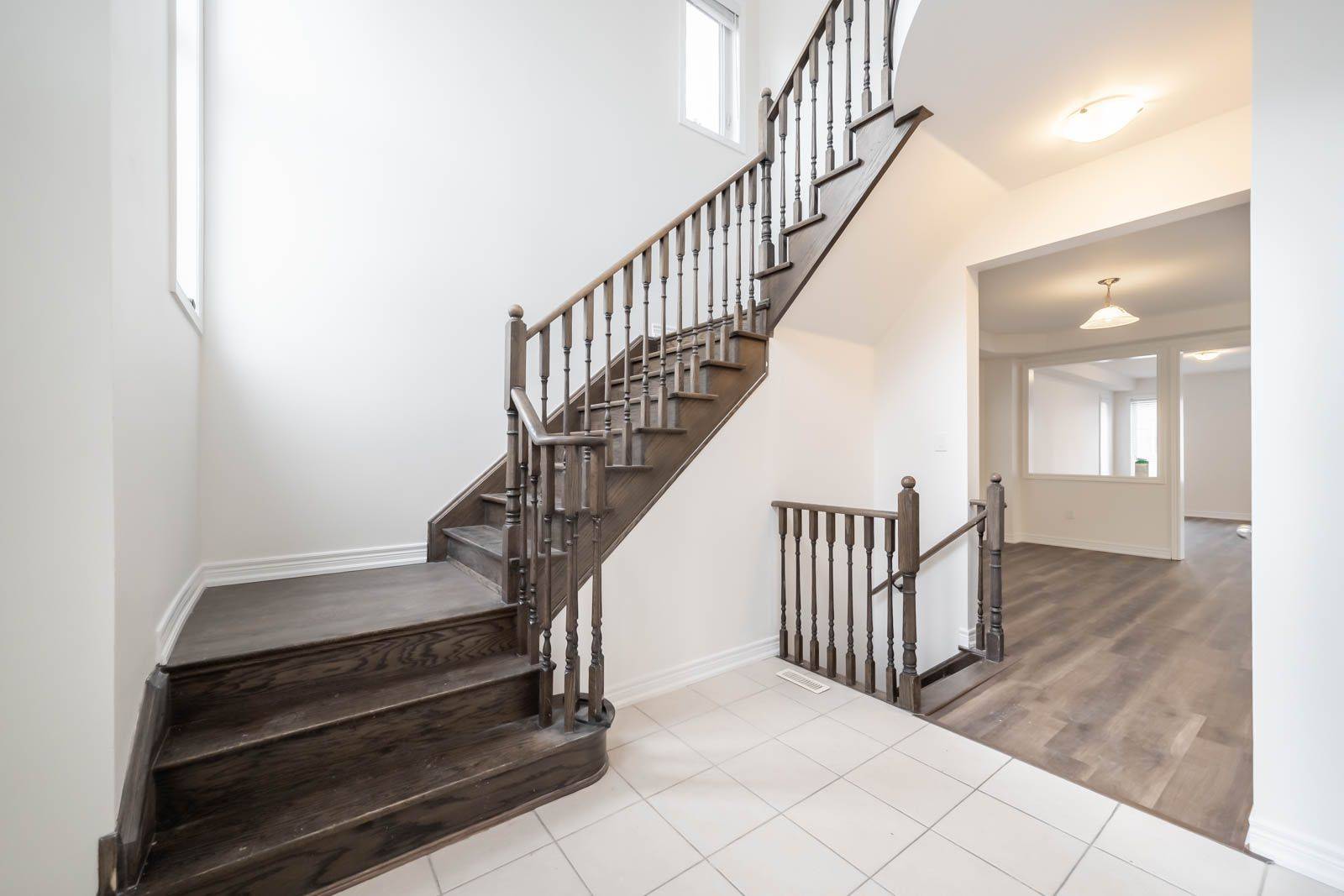 Brampton, ON L7A 4E3,8 Cavesson RD #Upper