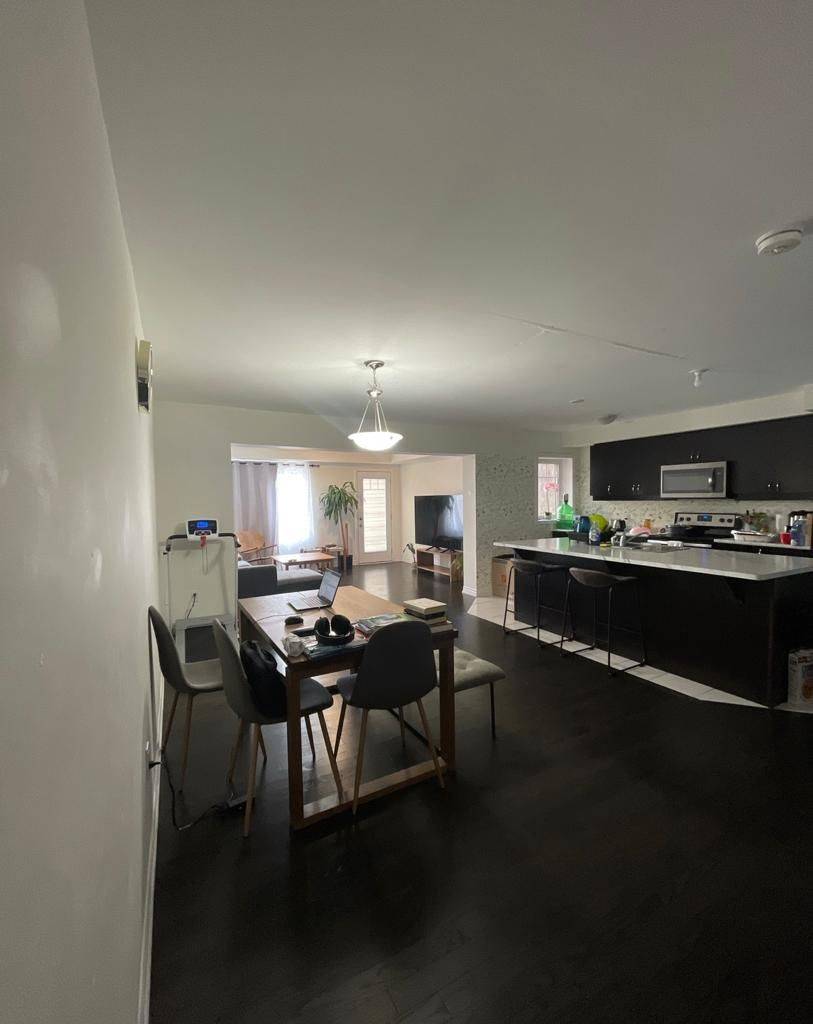 Milton, ON L9E 1G1,203 Lemieux CT