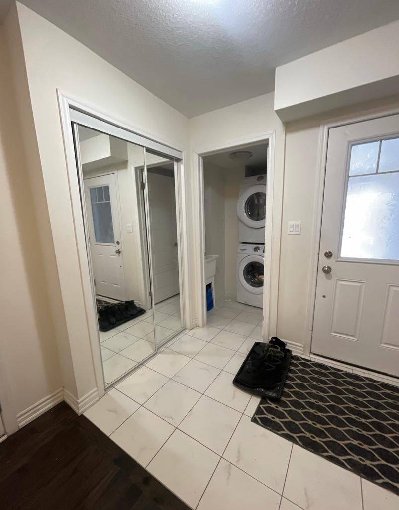 Milton, ON L9E 1G1,203 Lemieux CT