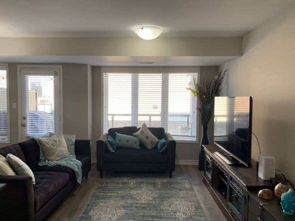 Kitchener, ON N2R 0L7,36 Daylily LN