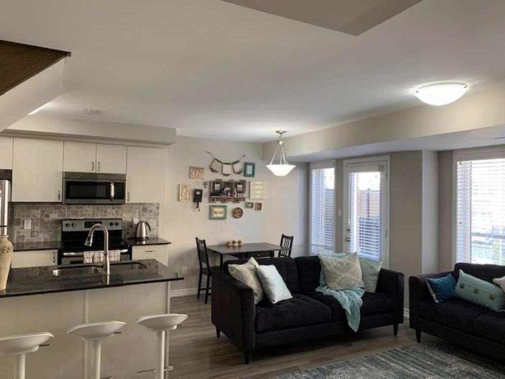 Kitchener, ON N2R 0L7,36 Daylily LN