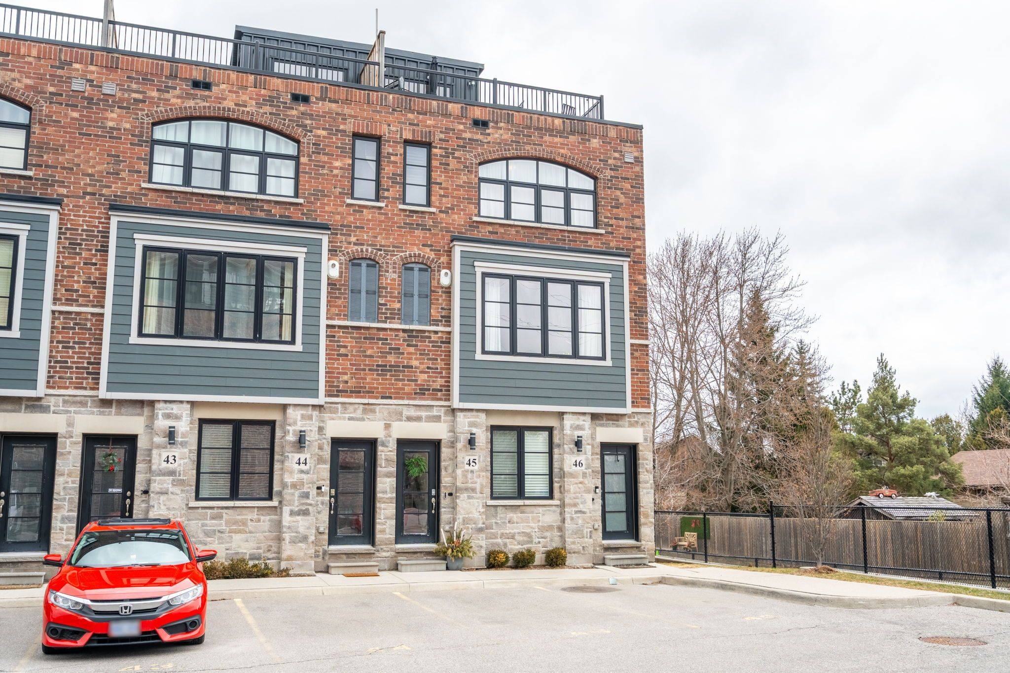 Hamilton, ON L8B 1V9,219 Dundas ST E #45