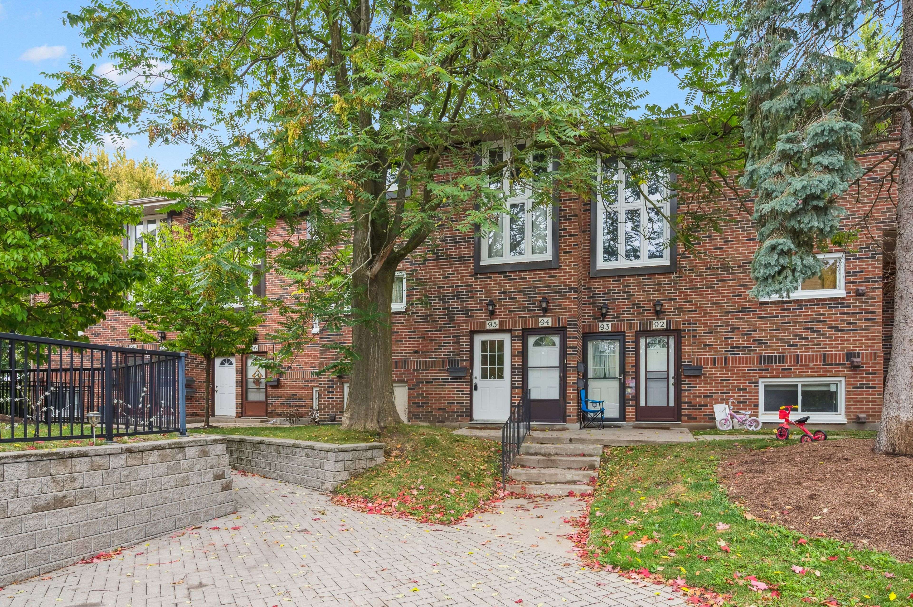 Guelph, ON N1H 7A4,49 Rhonda RD #95