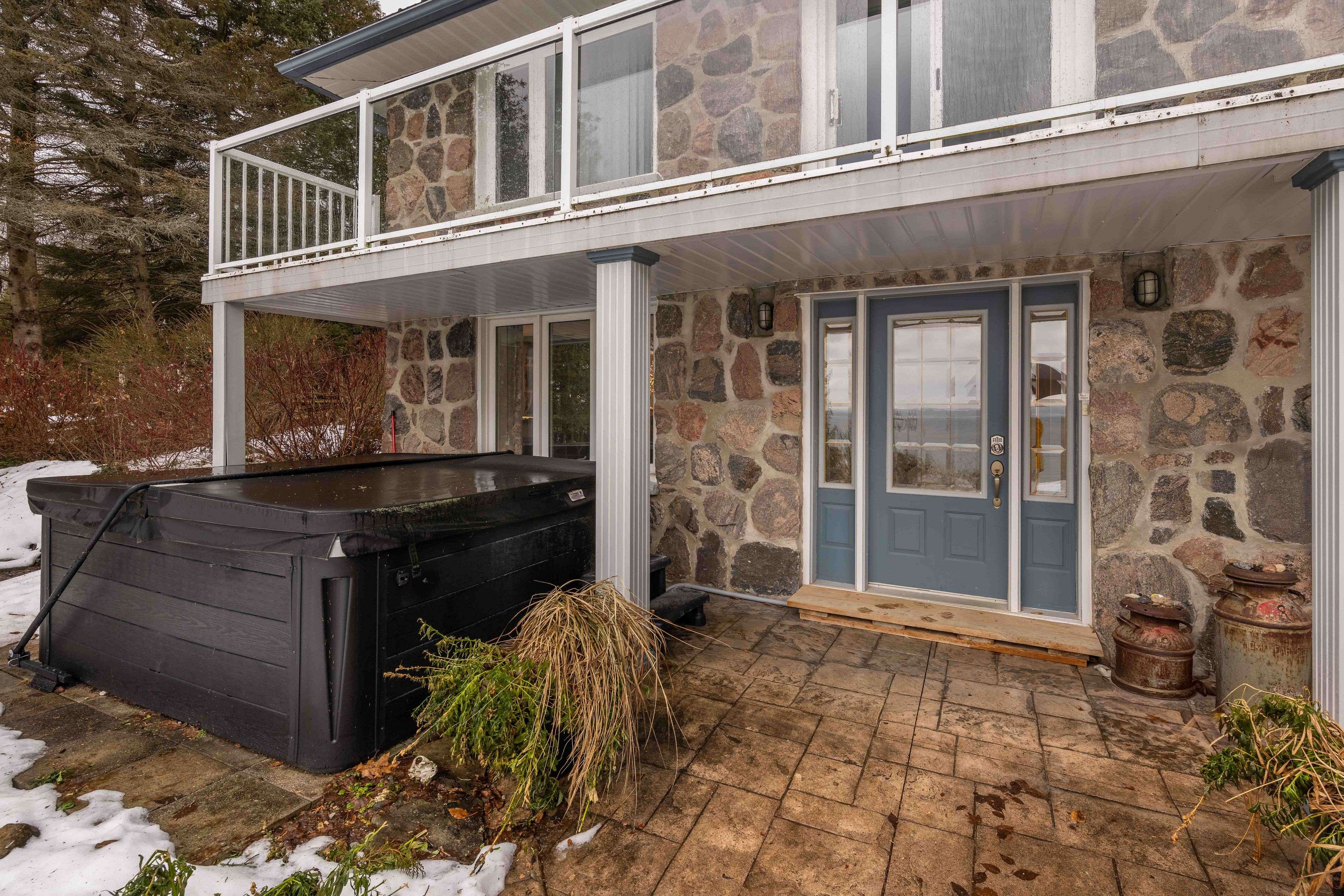 Georgian Bluffs, ON N0H 2T0,339496 Presquile RD