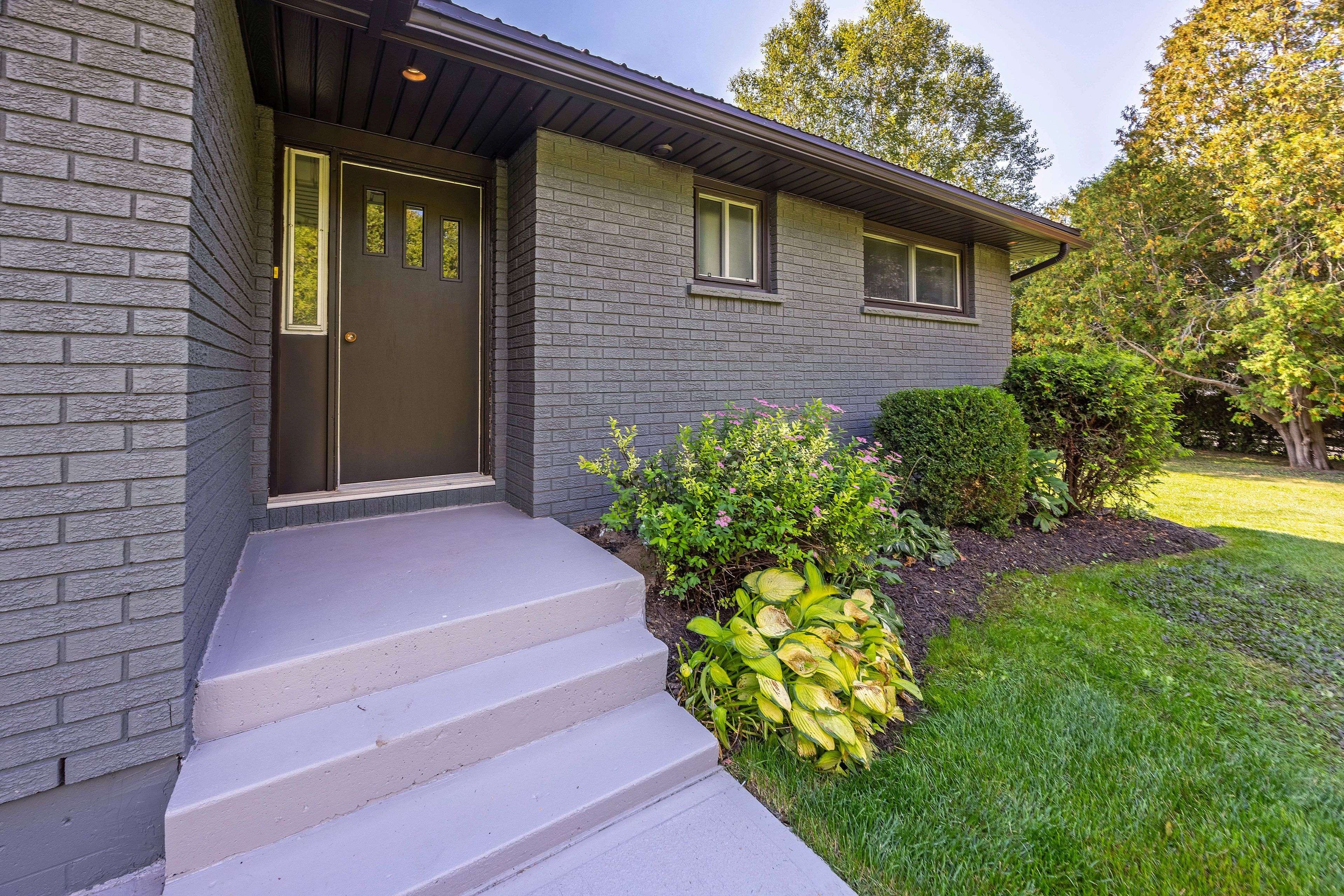 Malahide, ON N0L 1B0,829 AVON DR