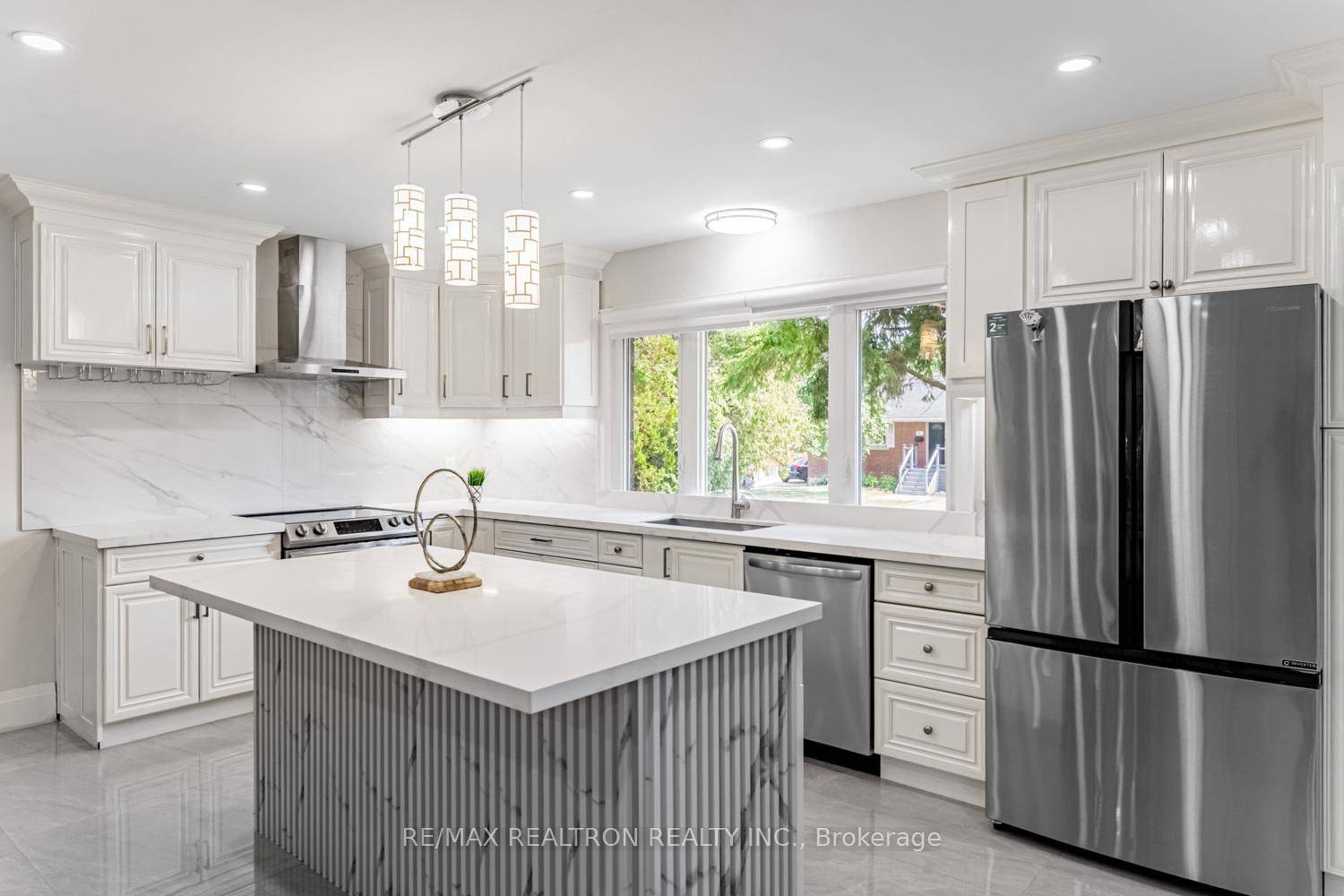 Hamilton, ON L8G 2A9,79 Blanmora DR