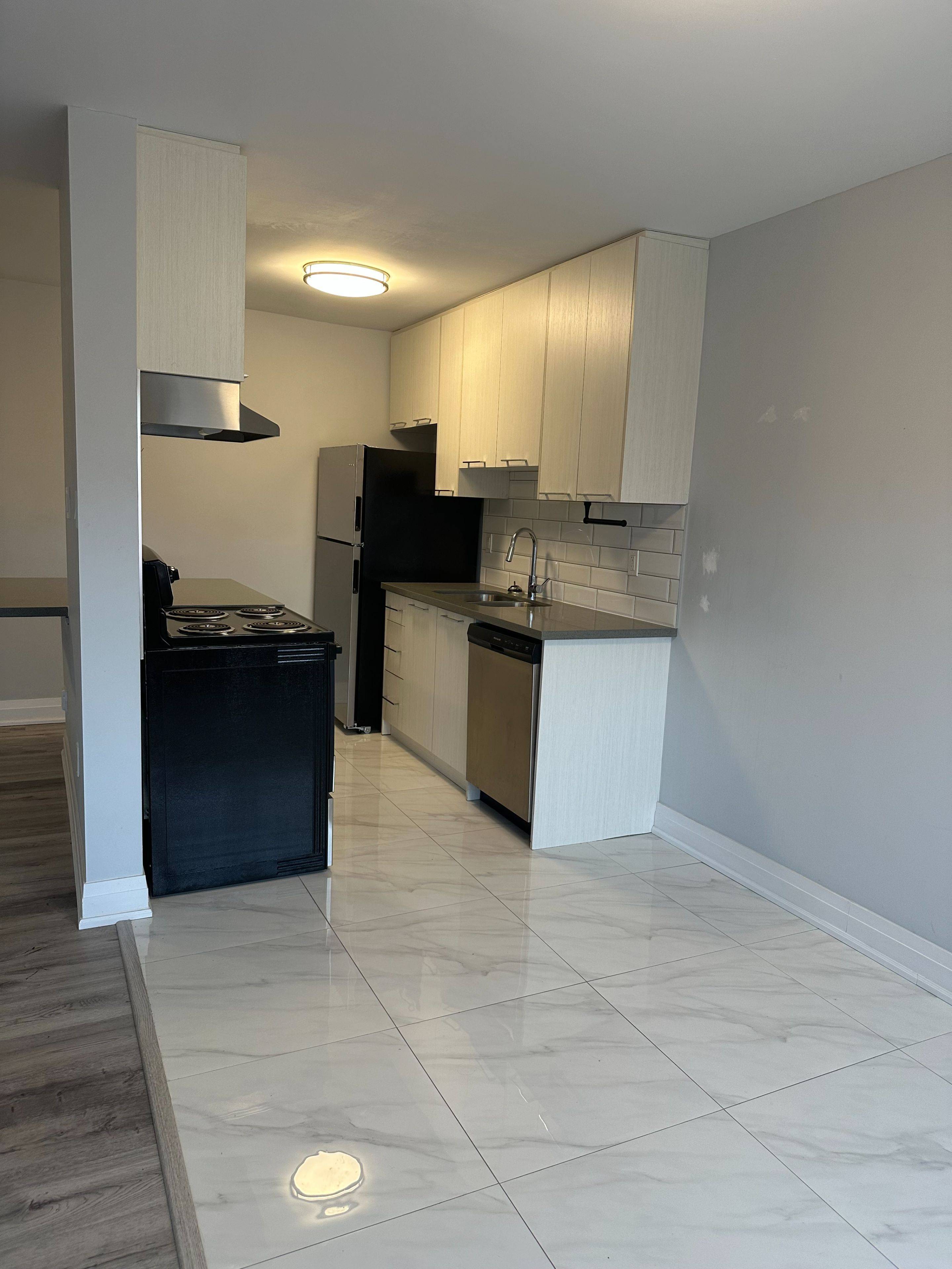 Welland, ON L3C 3B7,579 Clare AVE #212