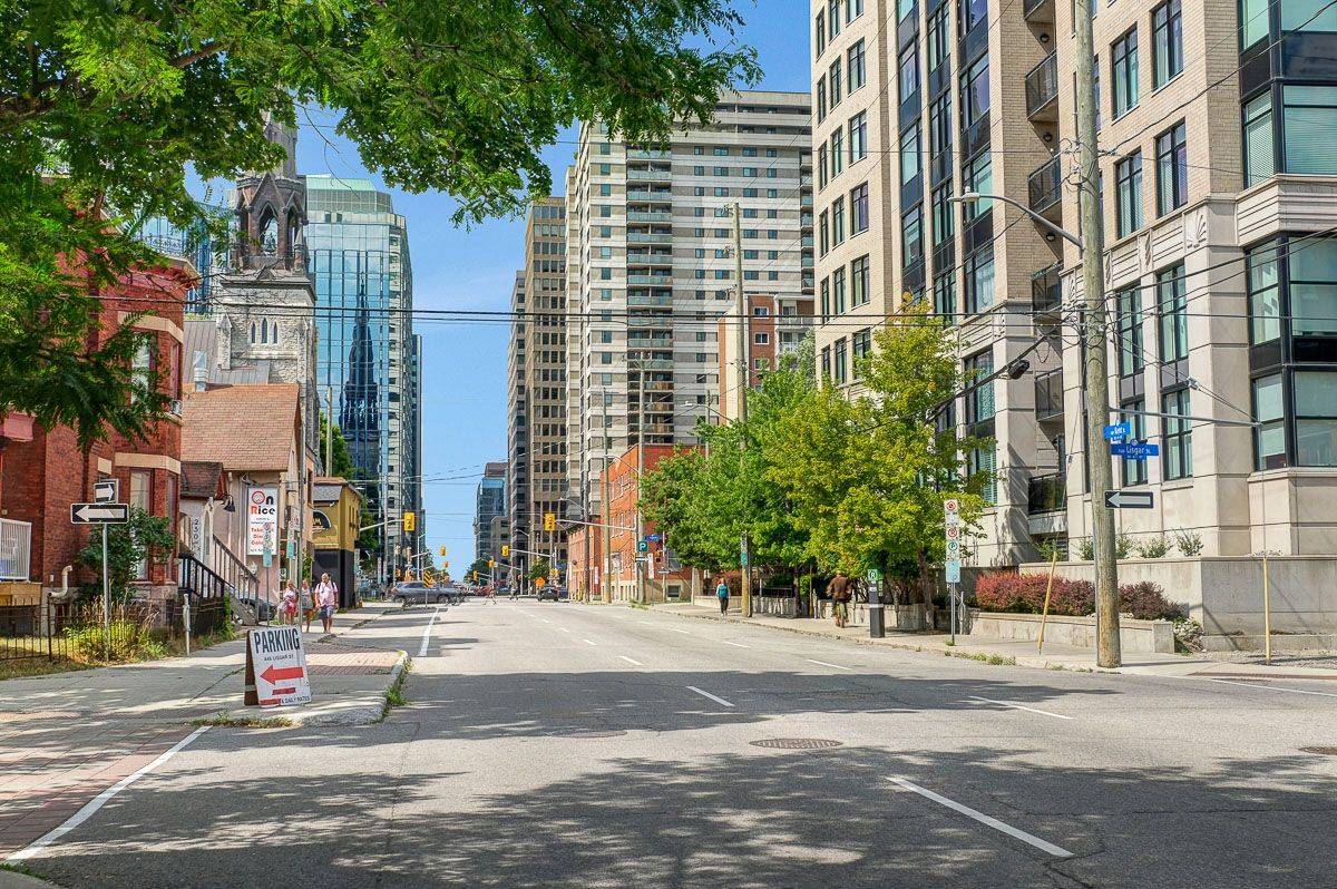 Ottawa Centre, ON K2P 2A2,256 Kent ST N