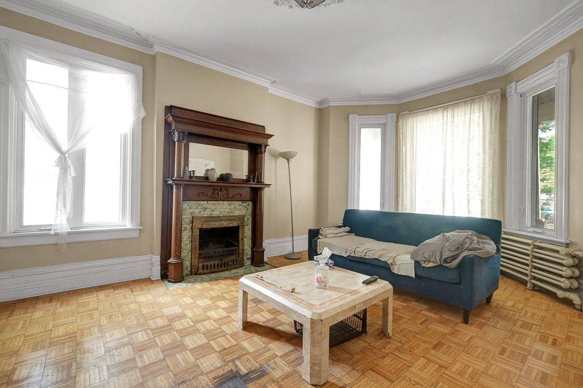 Ottawa Centre, ON K2P 2A2,256 Kent ST N