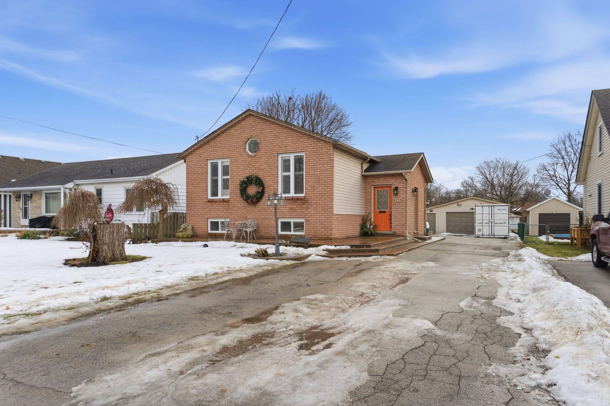 Brantford, ON N3R 4Y9,71 Barnes AVE