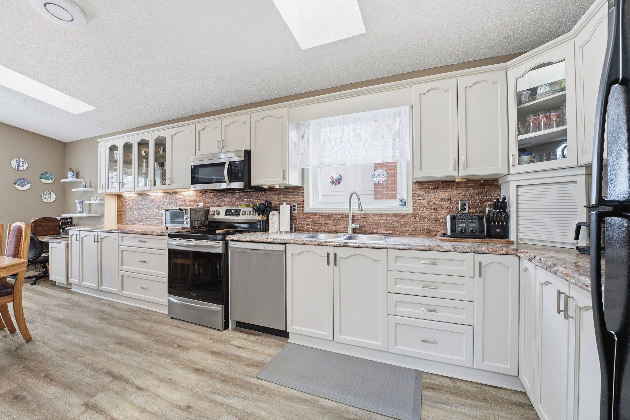 Brantford, ON N3R 4Y9,71 Barnes AVE