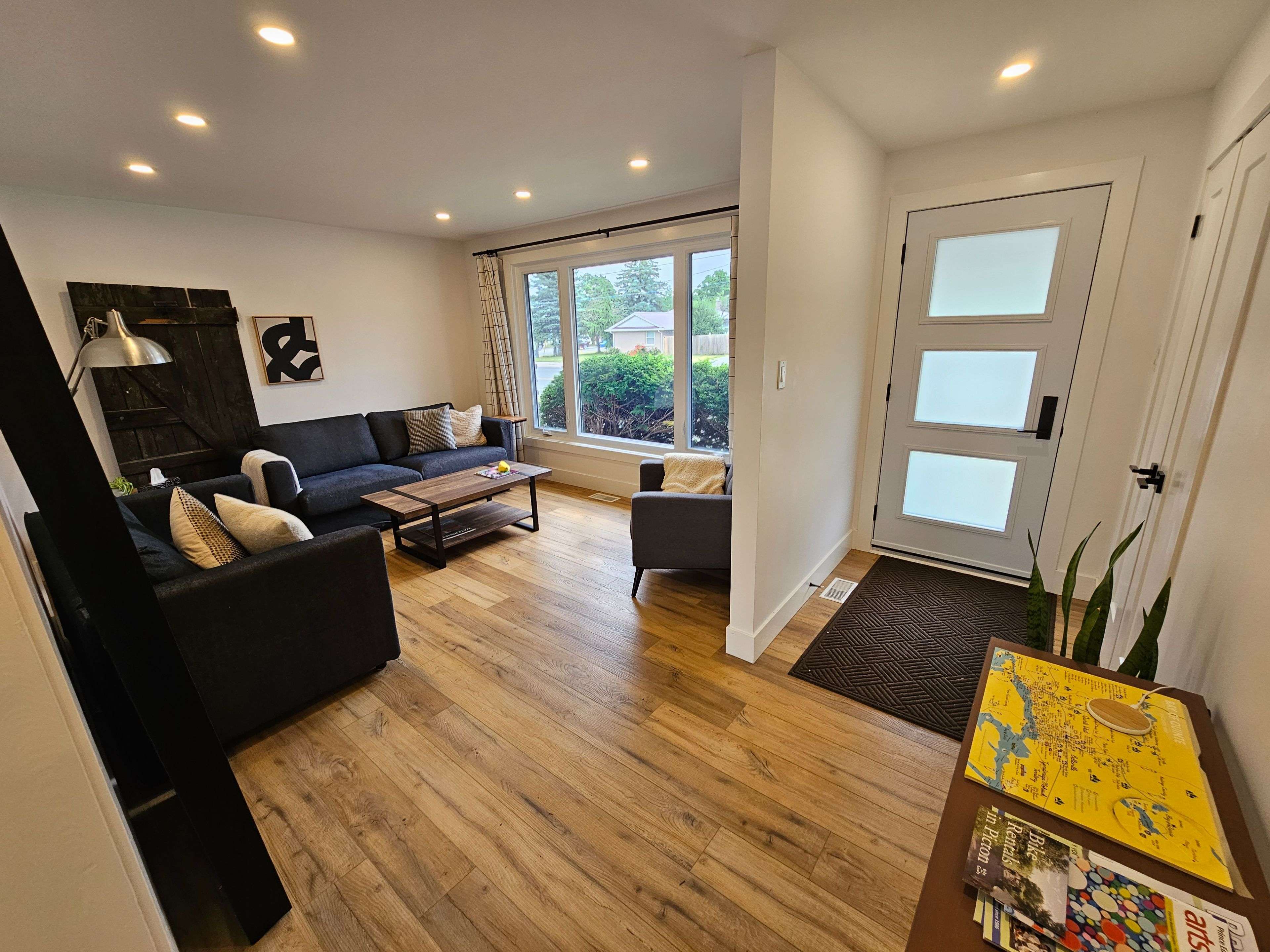 Belleville, ON K8P 4A6,620 Sidney ST