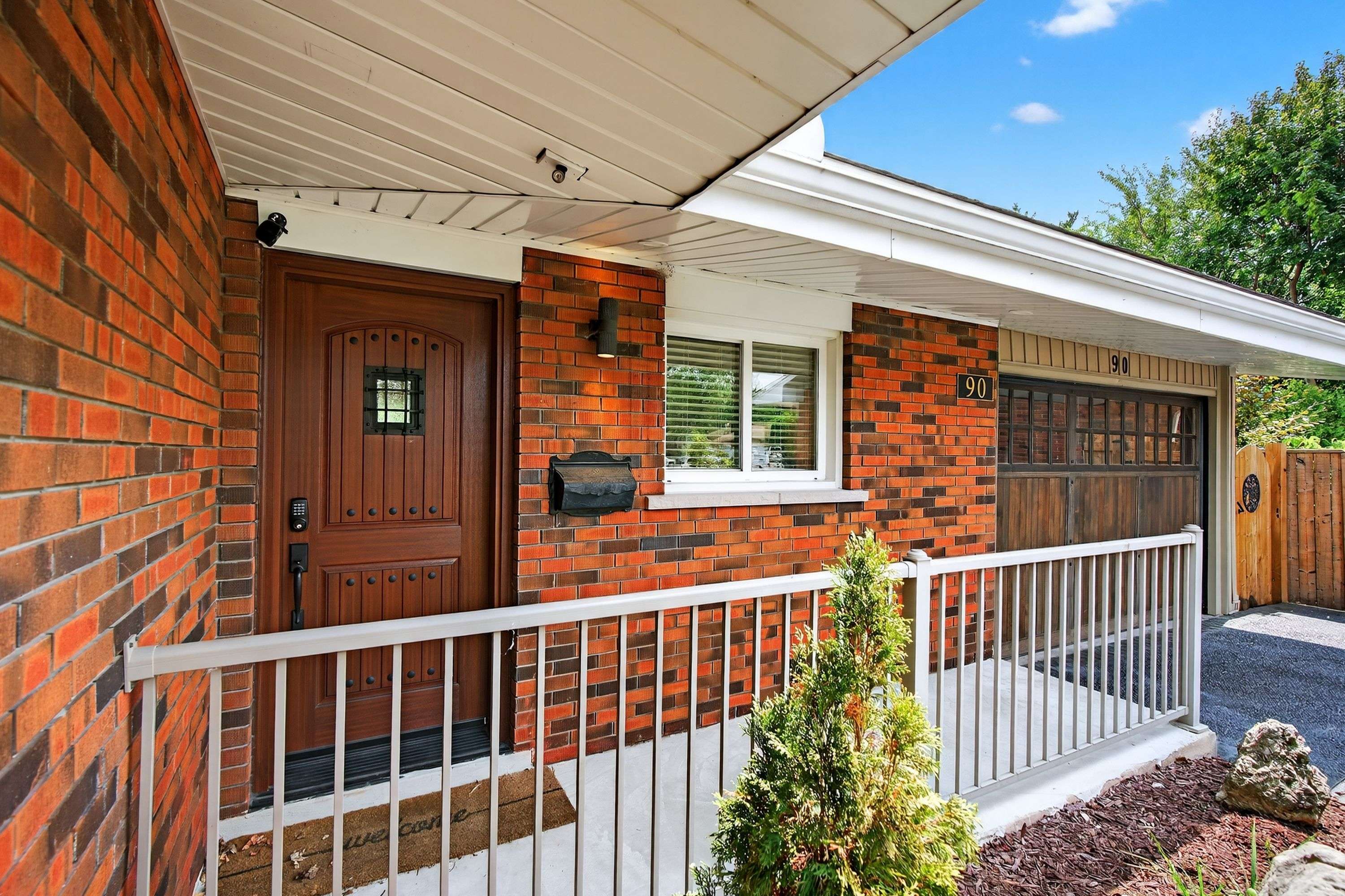 Hamilton, ON L8G 3P7,90 Mountain AVE